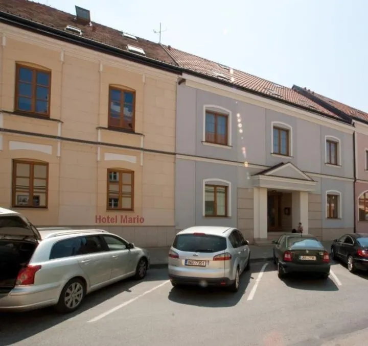 Facade/entrance in Hotel Mario