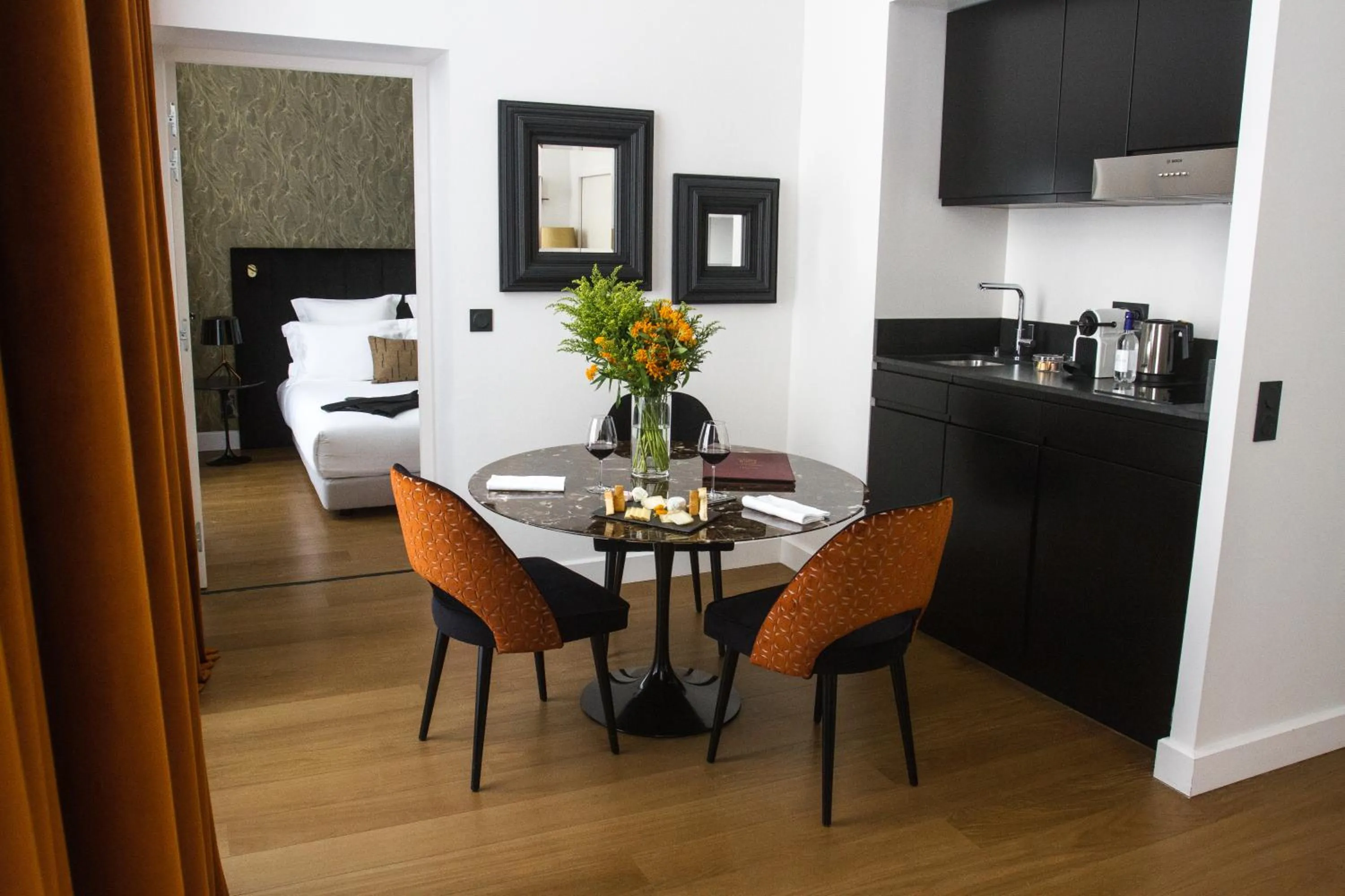 Coffee/tea facilities, Bed in Hôtel Cardinal Bordeaux Centre