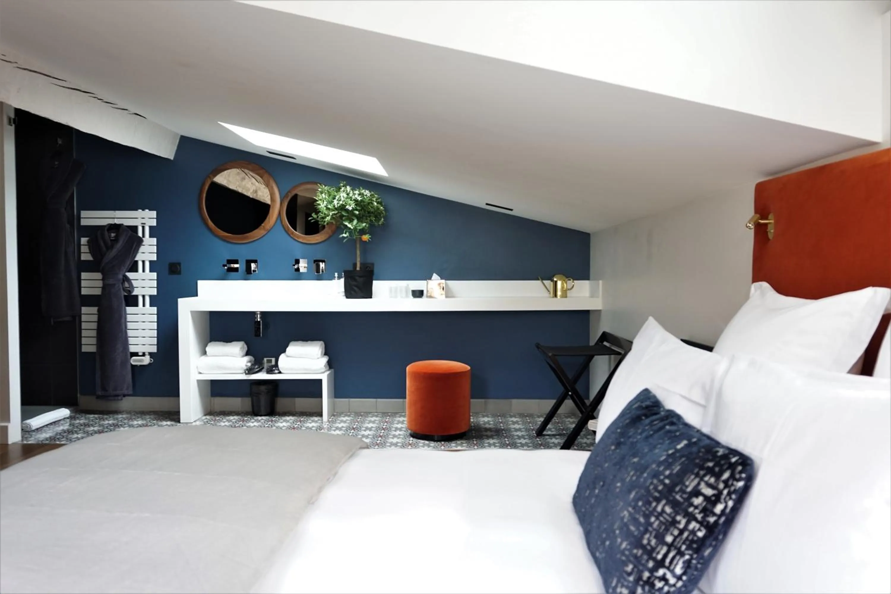 Bed in Hôtel Cardinal Bordeaux Centre