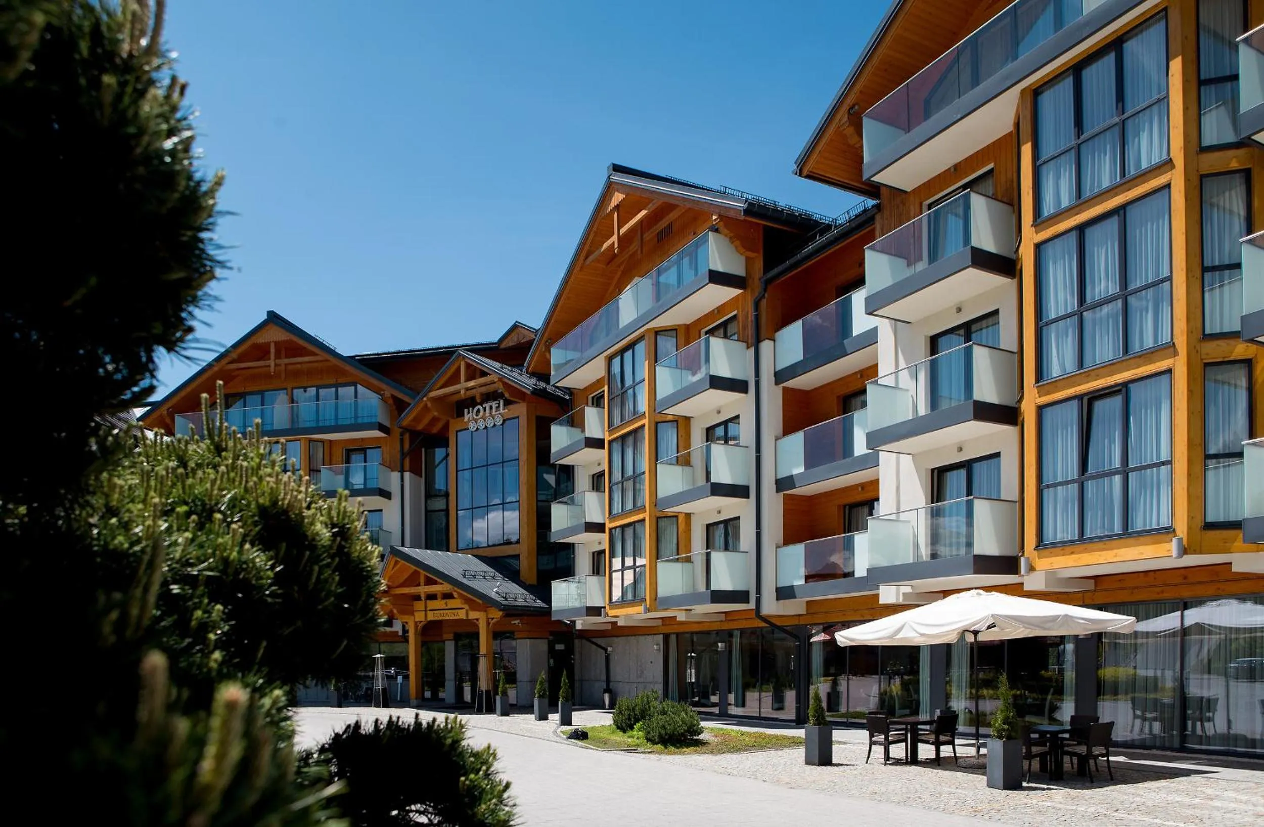 Facade/entrance in Hotel BUKOVINA