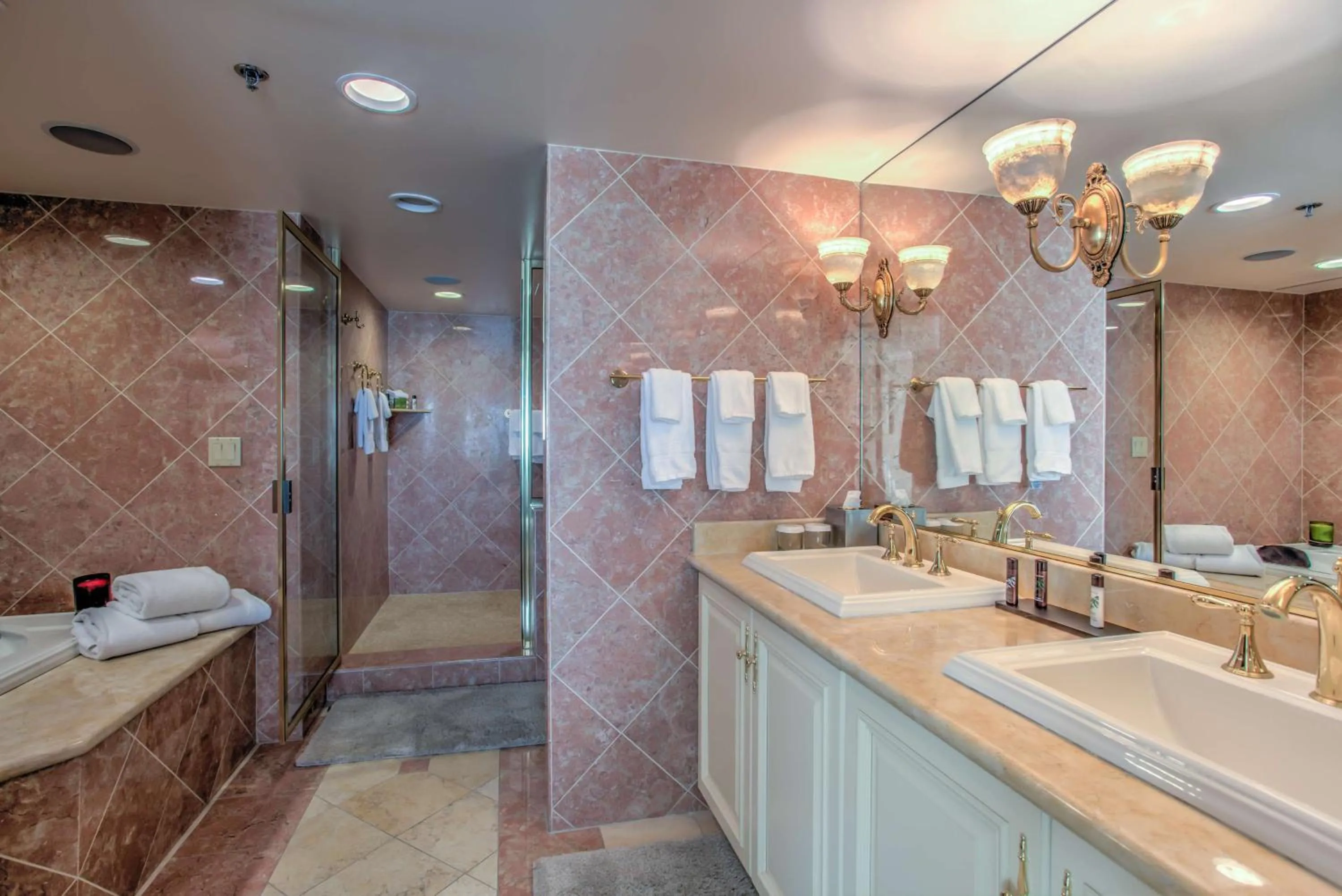 Bathroom in Embassy Suites by Hilton Convention Center Las Vegas