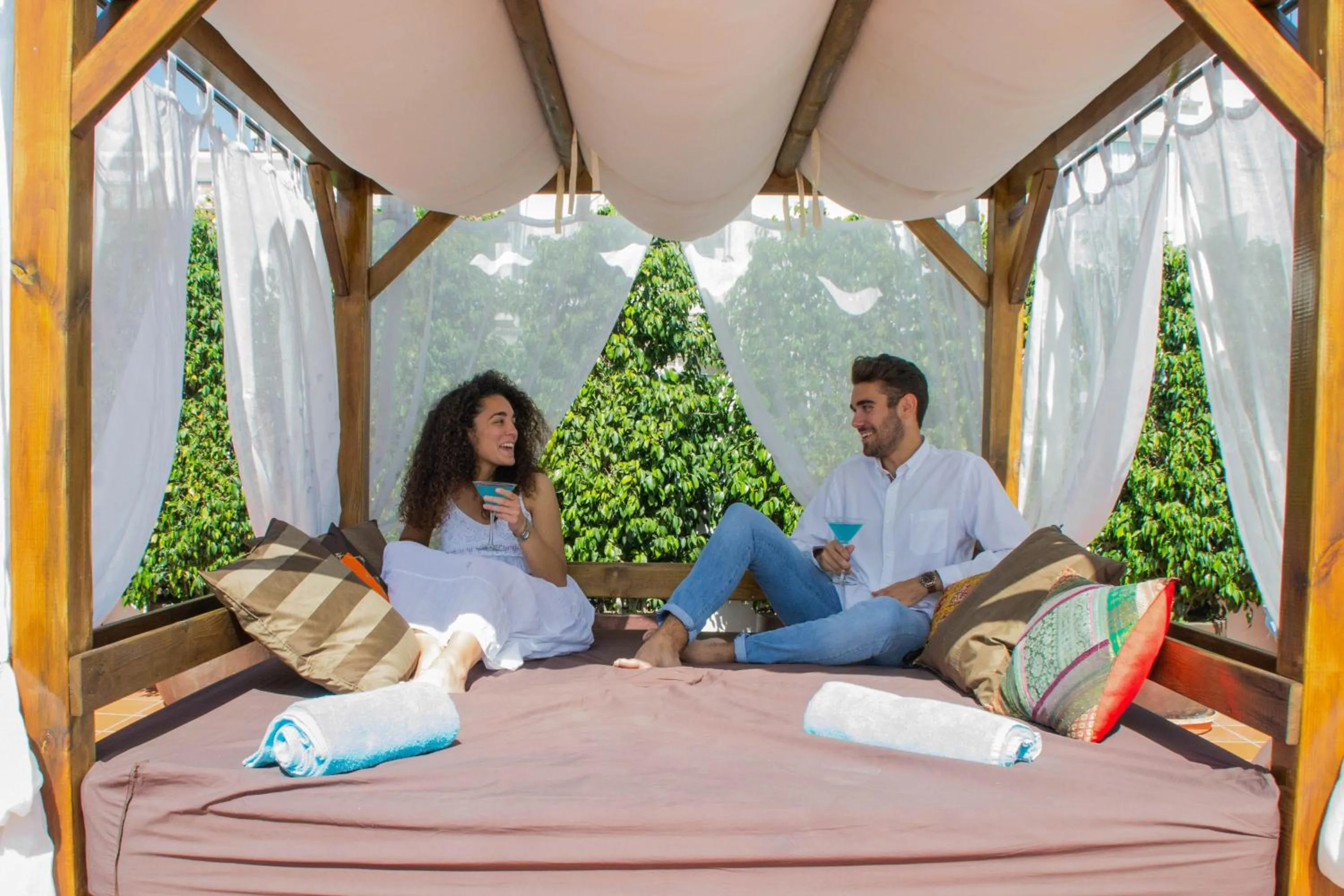 People in Hotel La Fonda