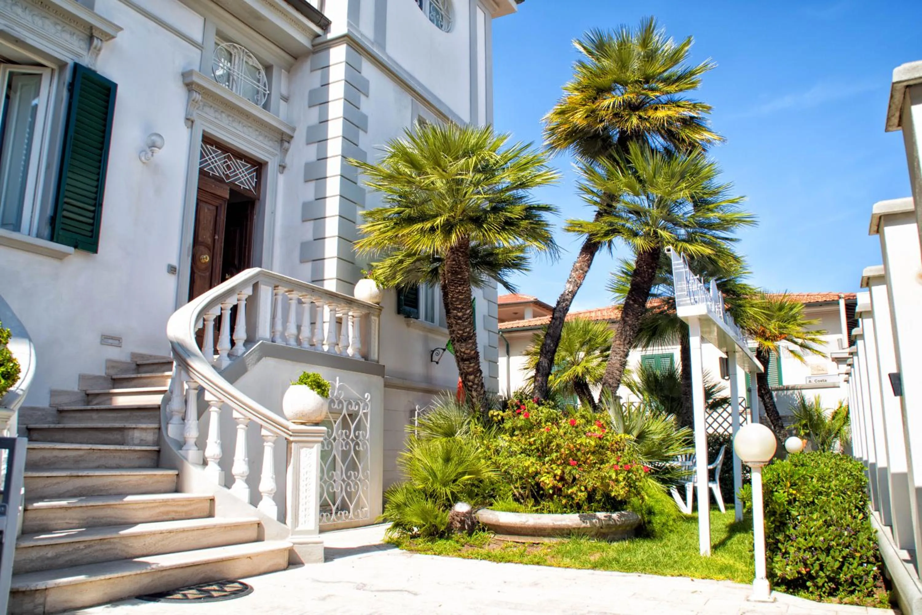 Facade/entrance in Residence Villa Piani