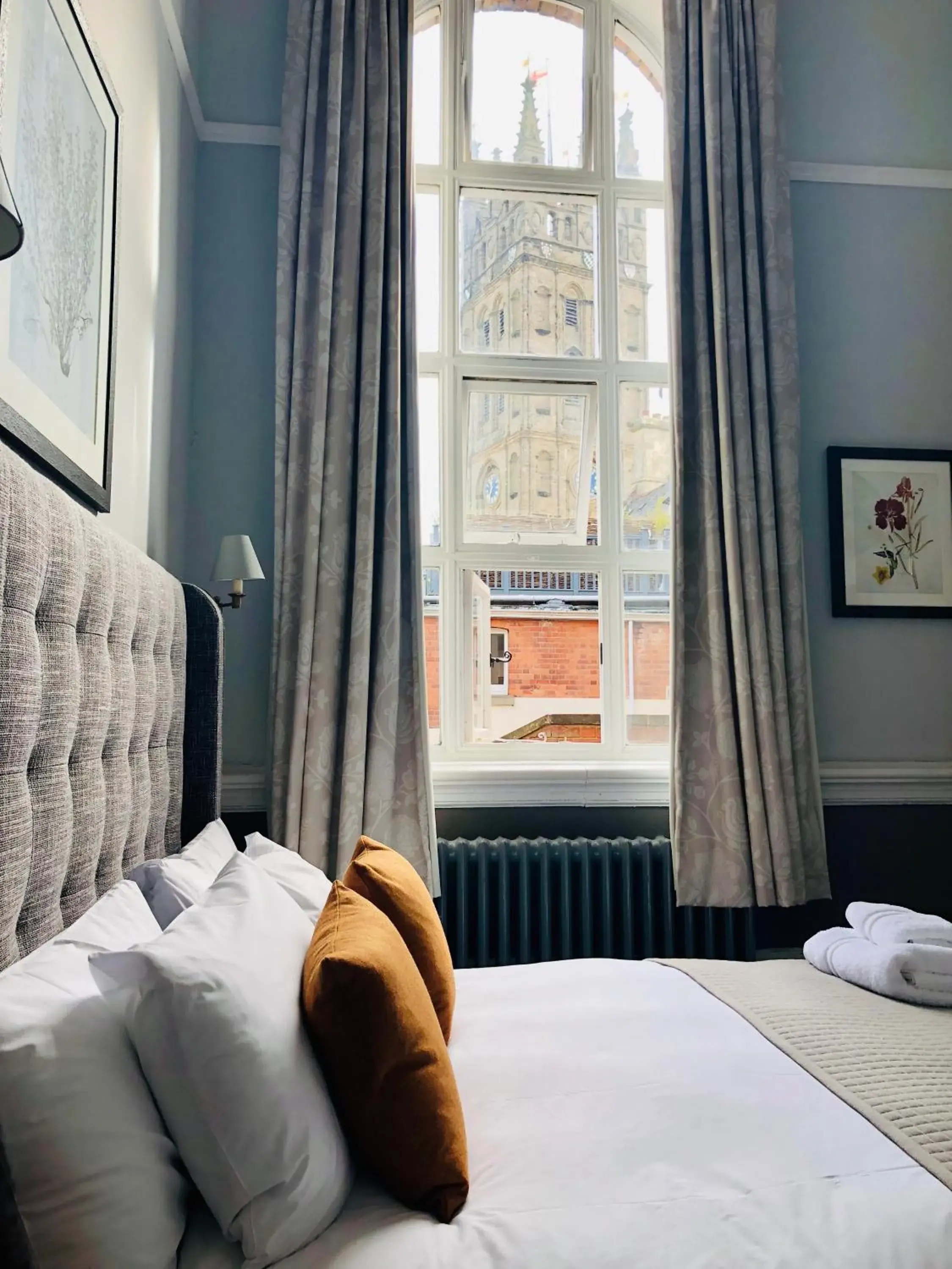 Bed in The Old Coffee Tavern Bed in The Old Coffee Tavern