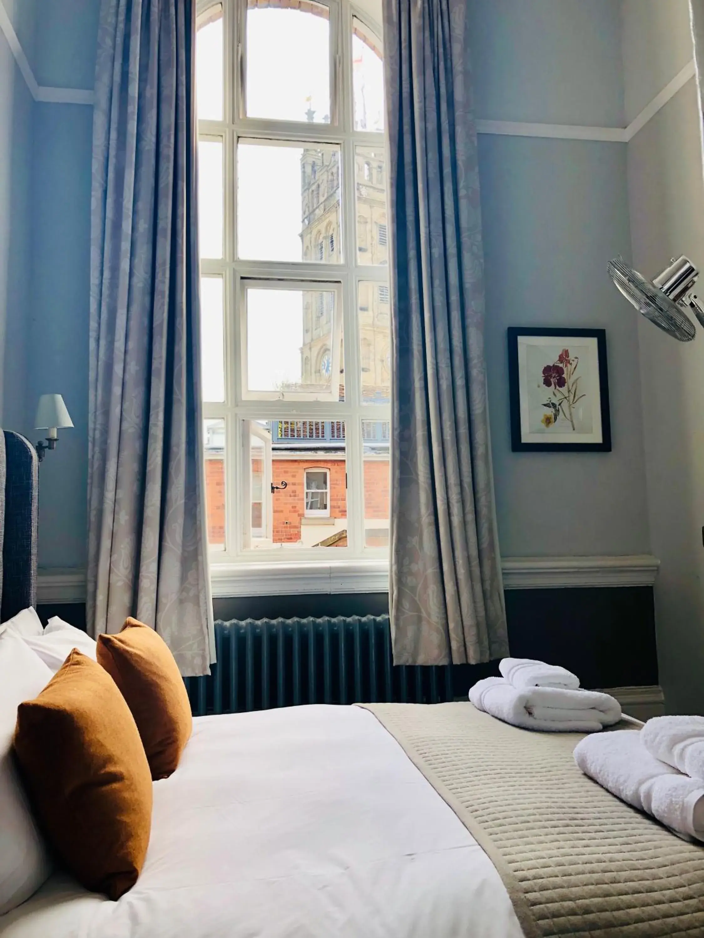 Bed in The Old Coffee Tavern Bed in The Old Coffee Tavern