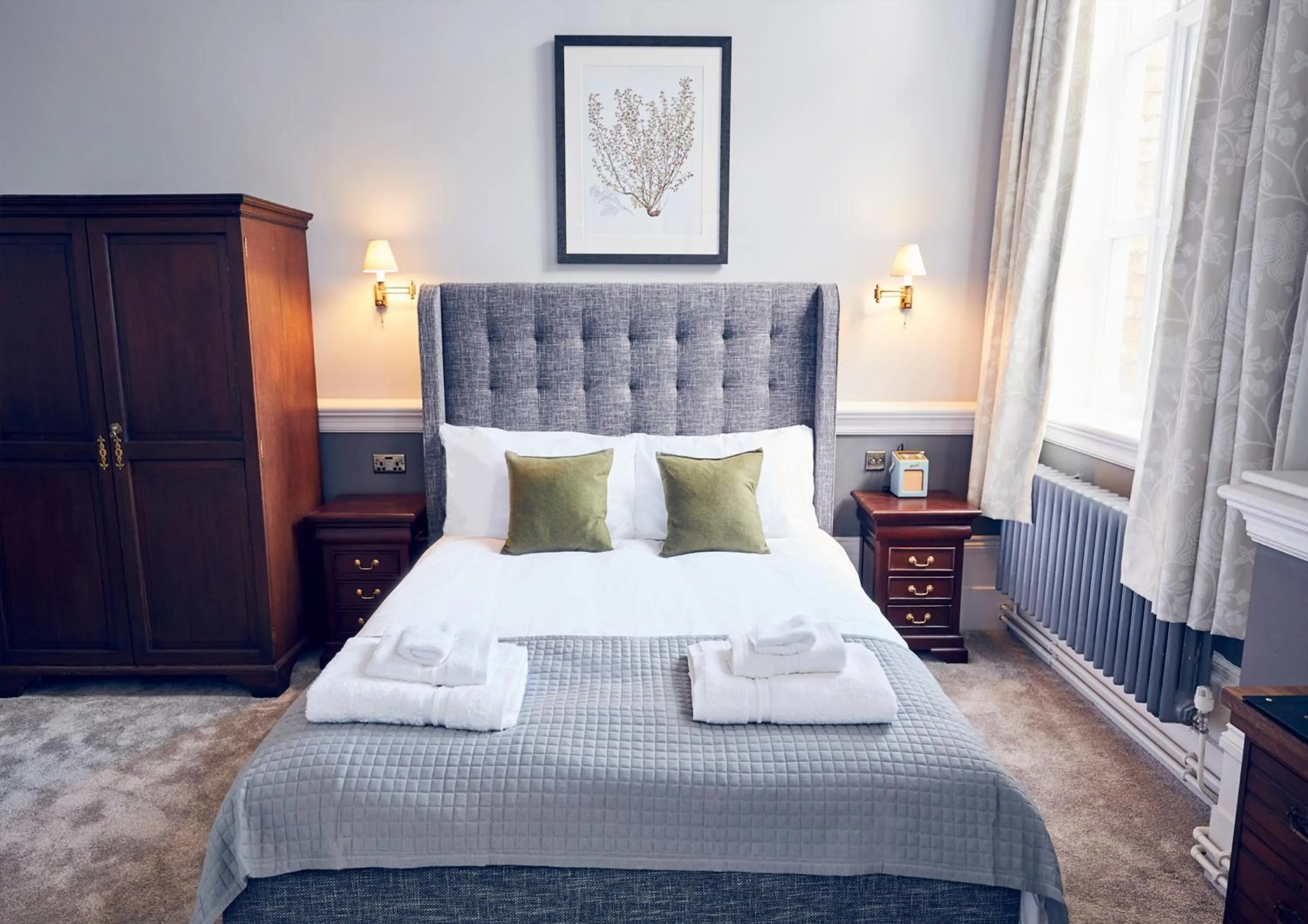 Bedroom, Bed in The Old Coffee Tavern