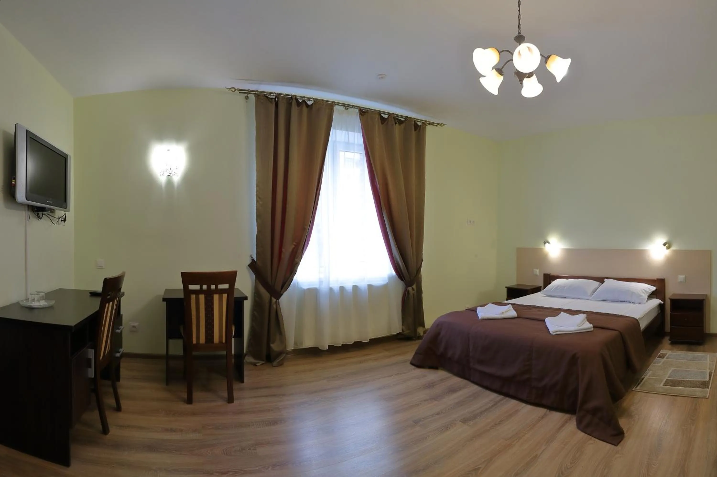 Large Double Room in Hotel Karpaty