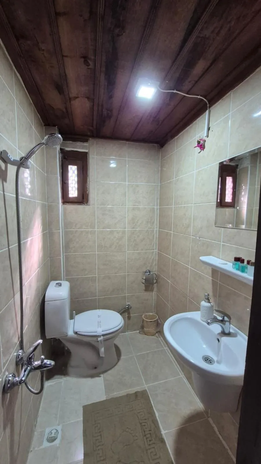 Shower in Turgut Reis Konak