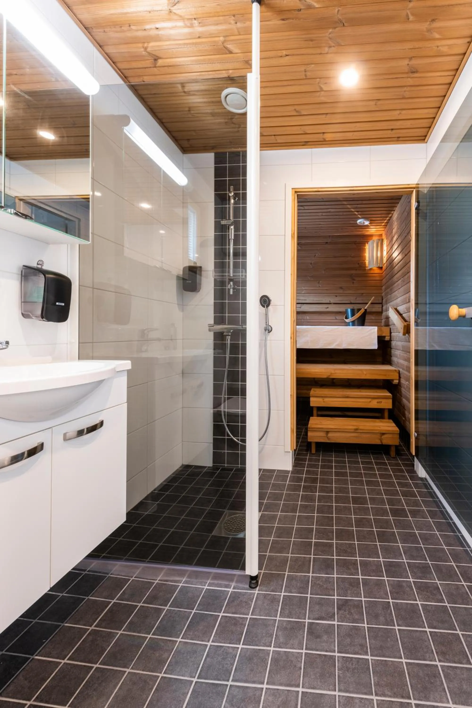 Shower in Holiday Club Kuusamon Tropiikki