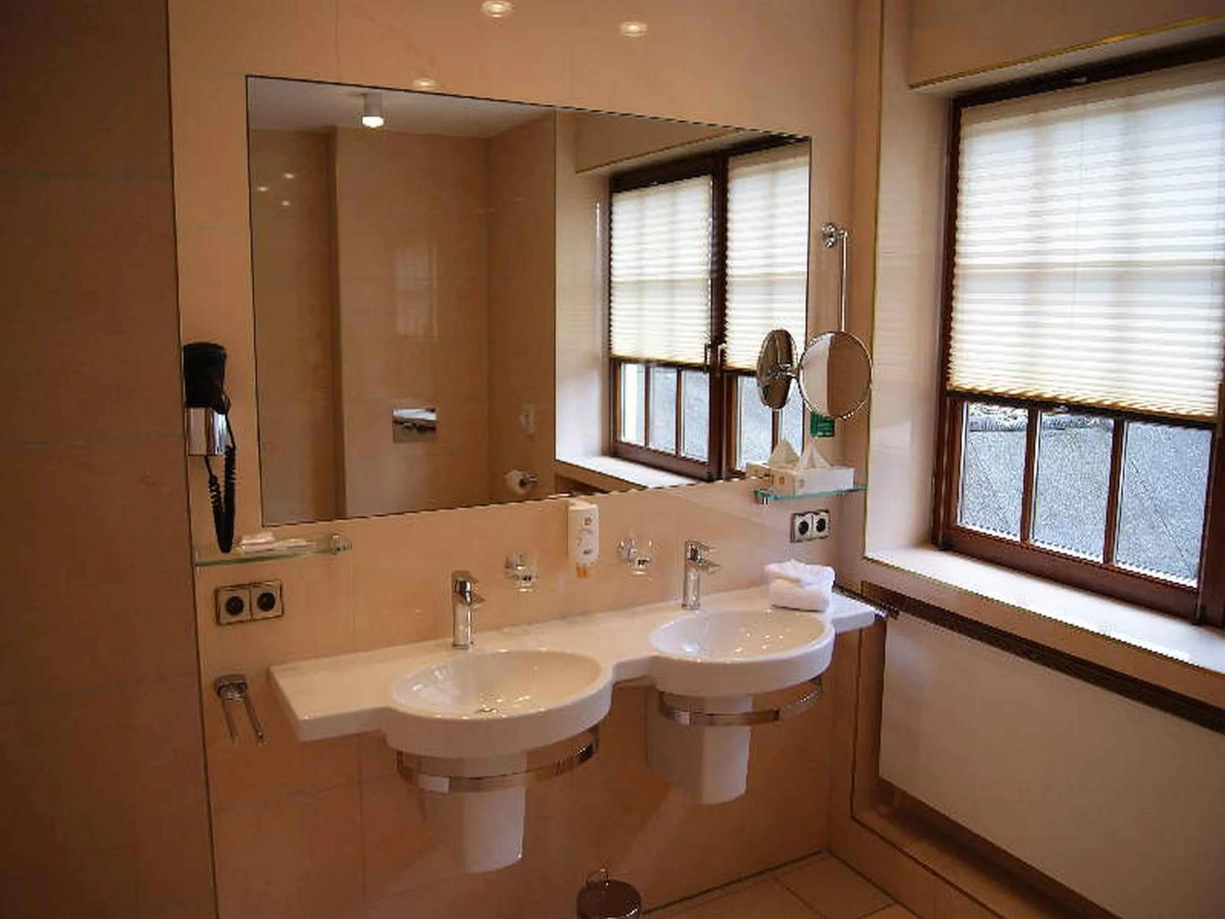 Bathroom in Hotel-Gasthof Zum Süßen Grund