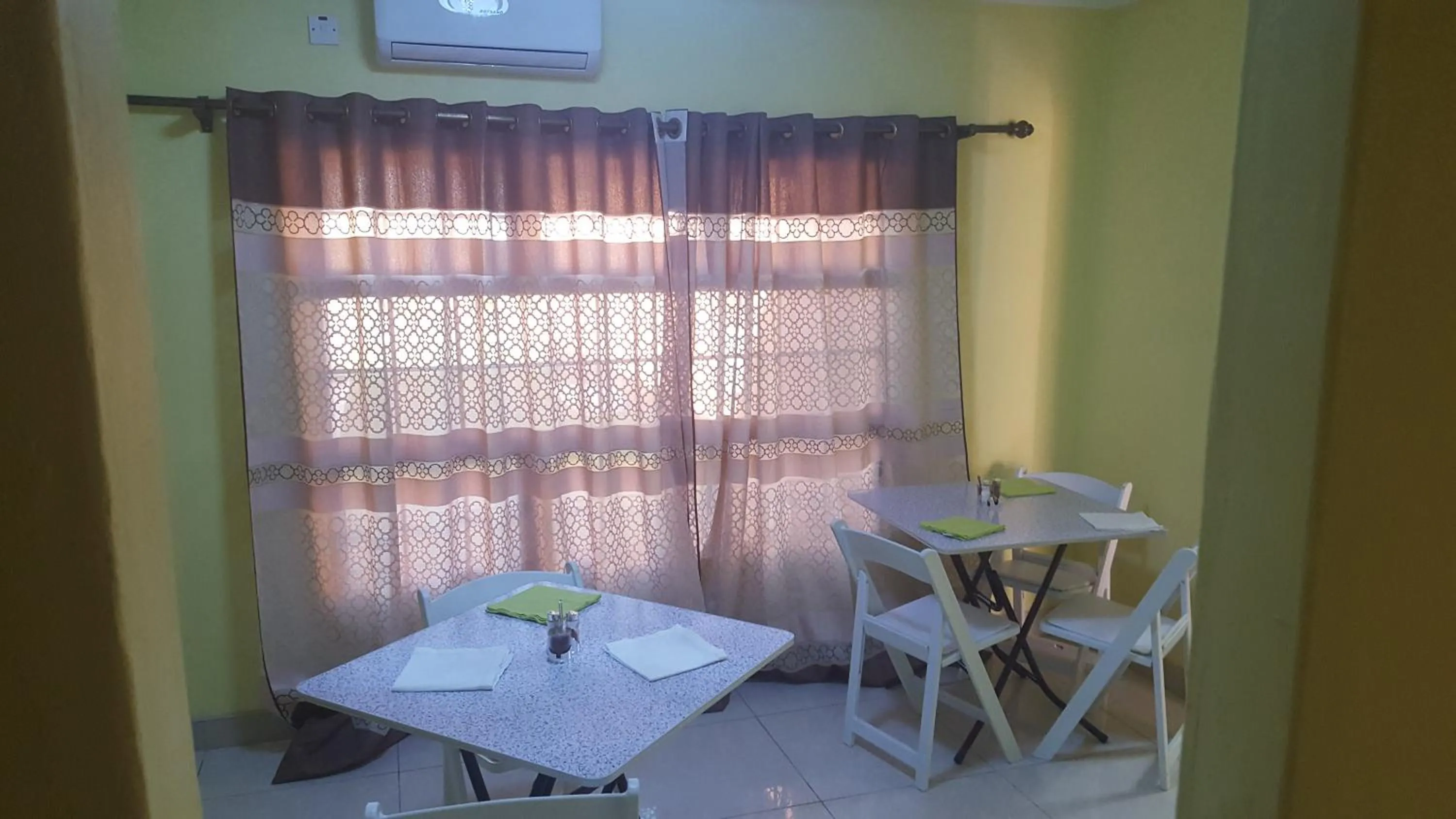 Restaurant/places to eat in Mathlyn Guest House