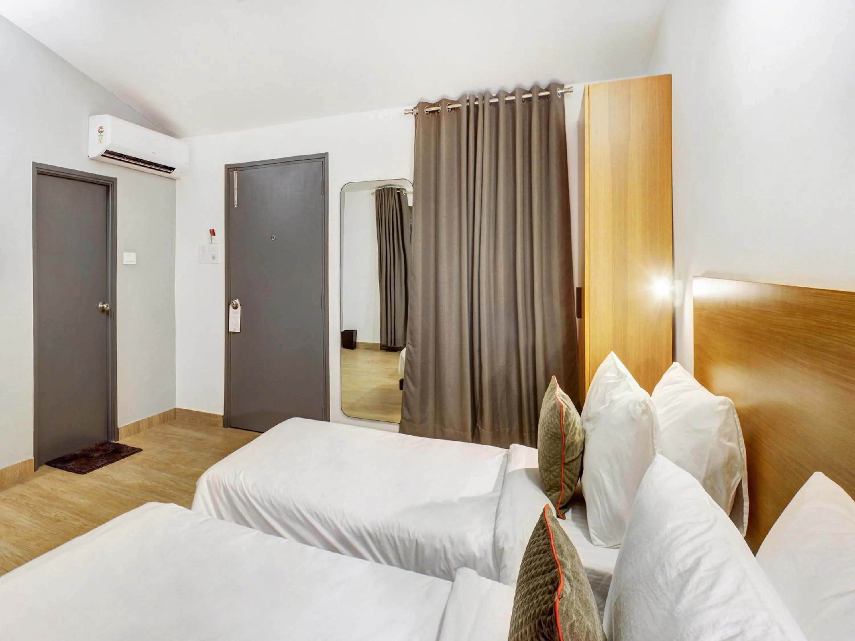 Bedroom, Bed in Oceans 7 Ashwem