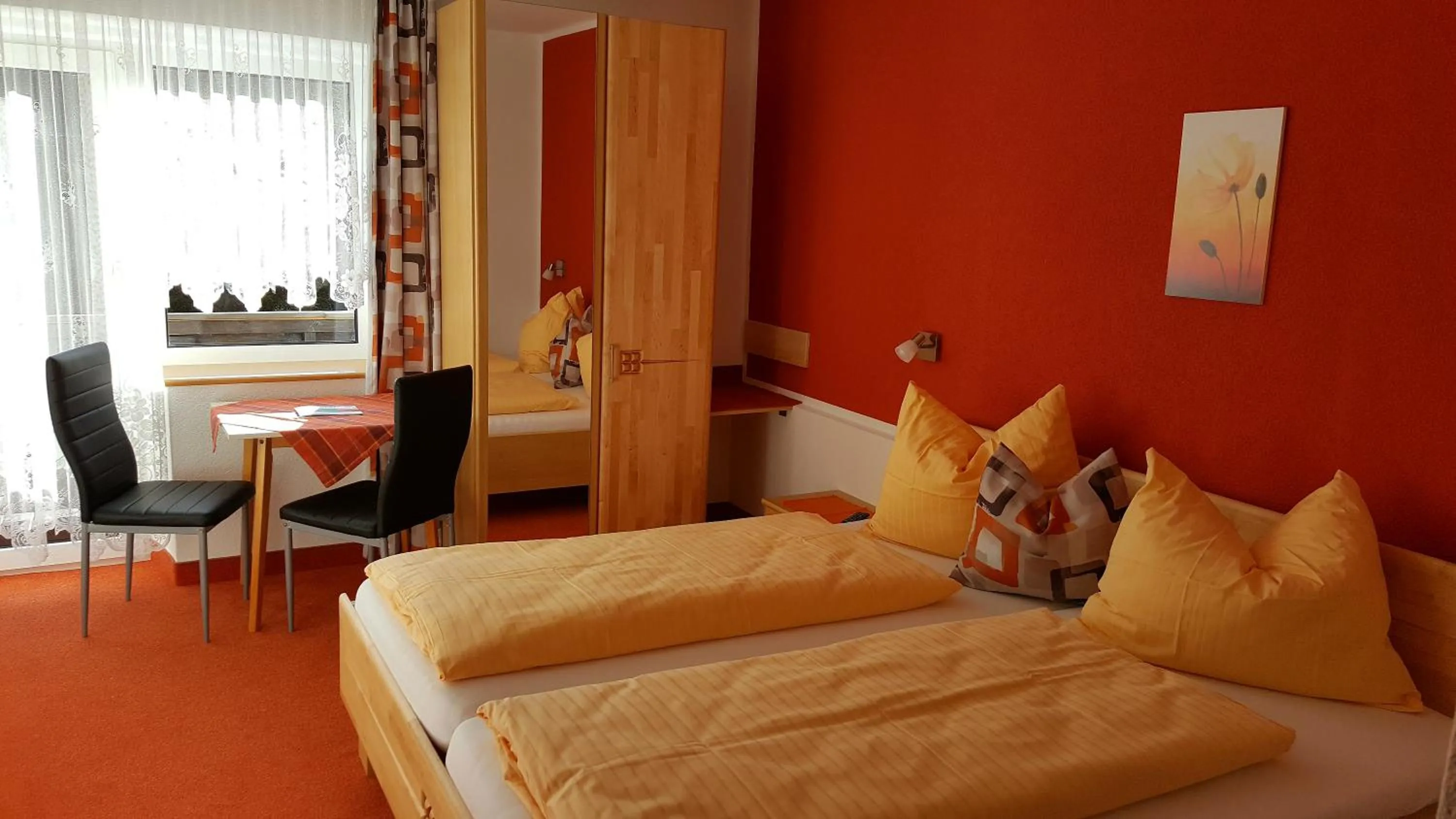 Photo of the whole room, Bed in Hotel Pension Oswald