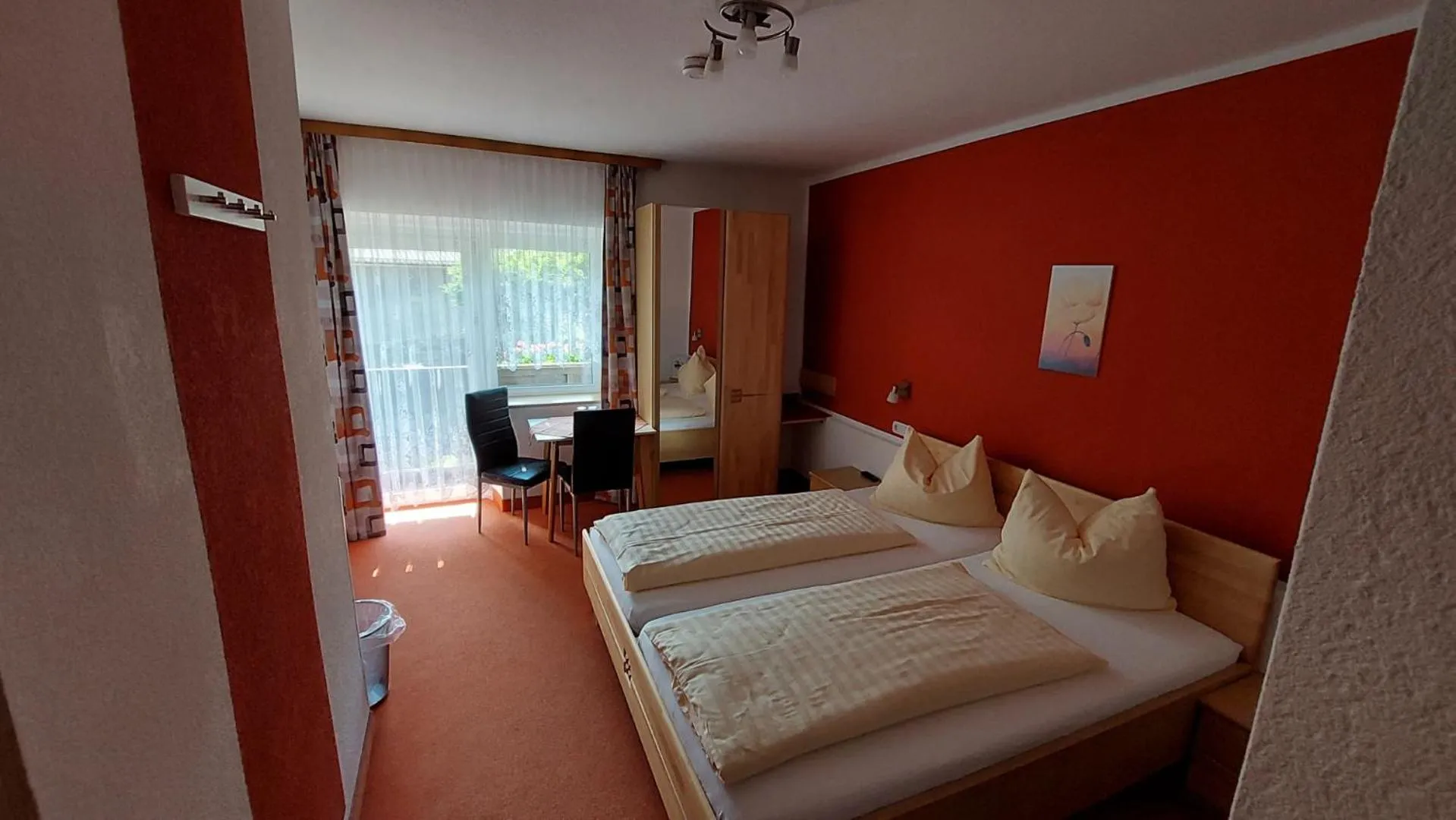 Photo of the whole room, Bed in Hotel Pension Oswald