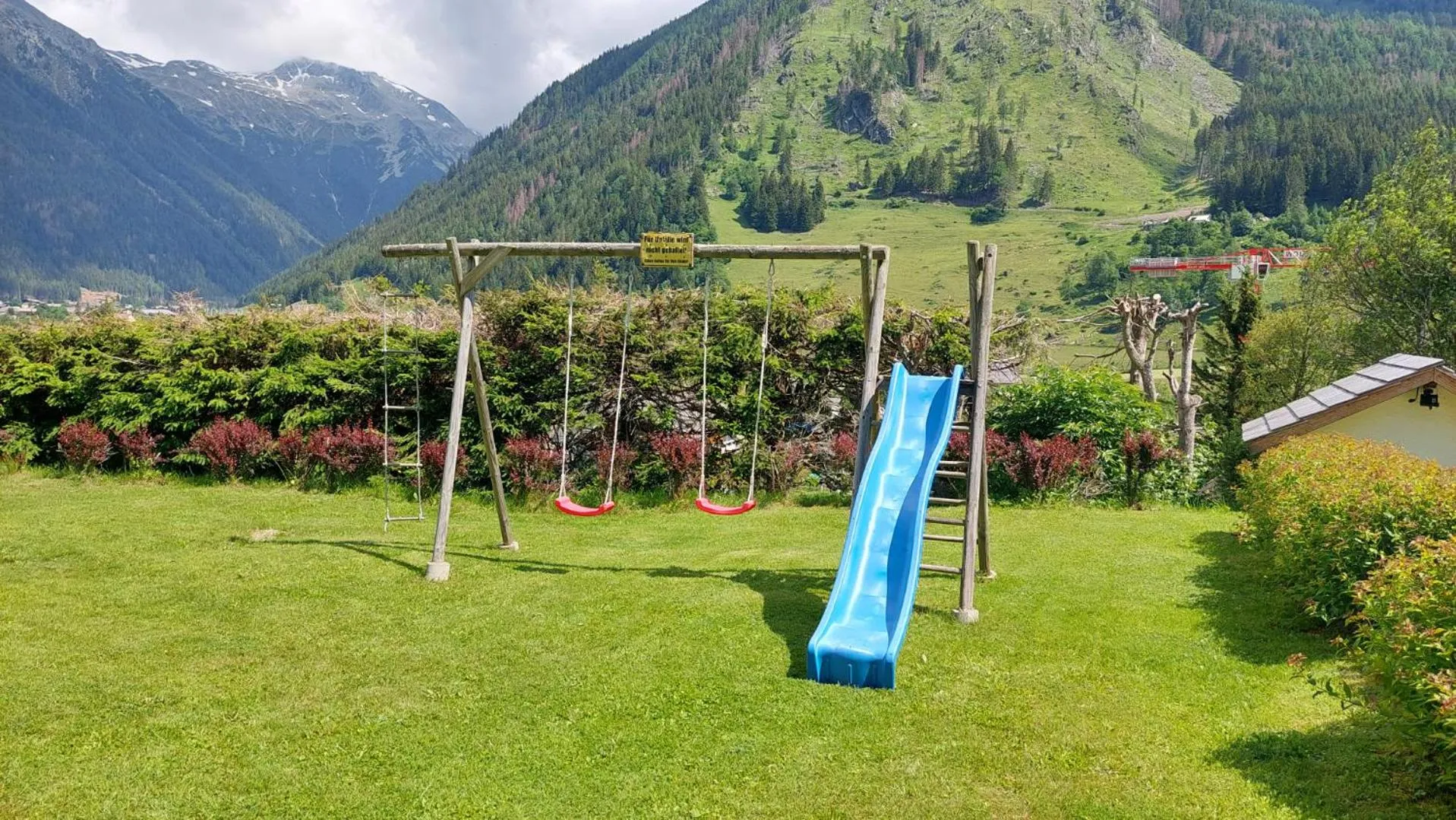 Garden in Hotel Pension Oswald