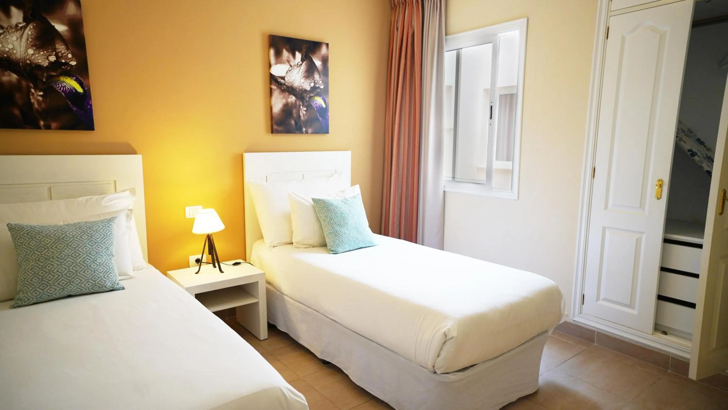 Photo of the whole room, Bed in Coral Los Silos - Your Natural Accommodation Choice