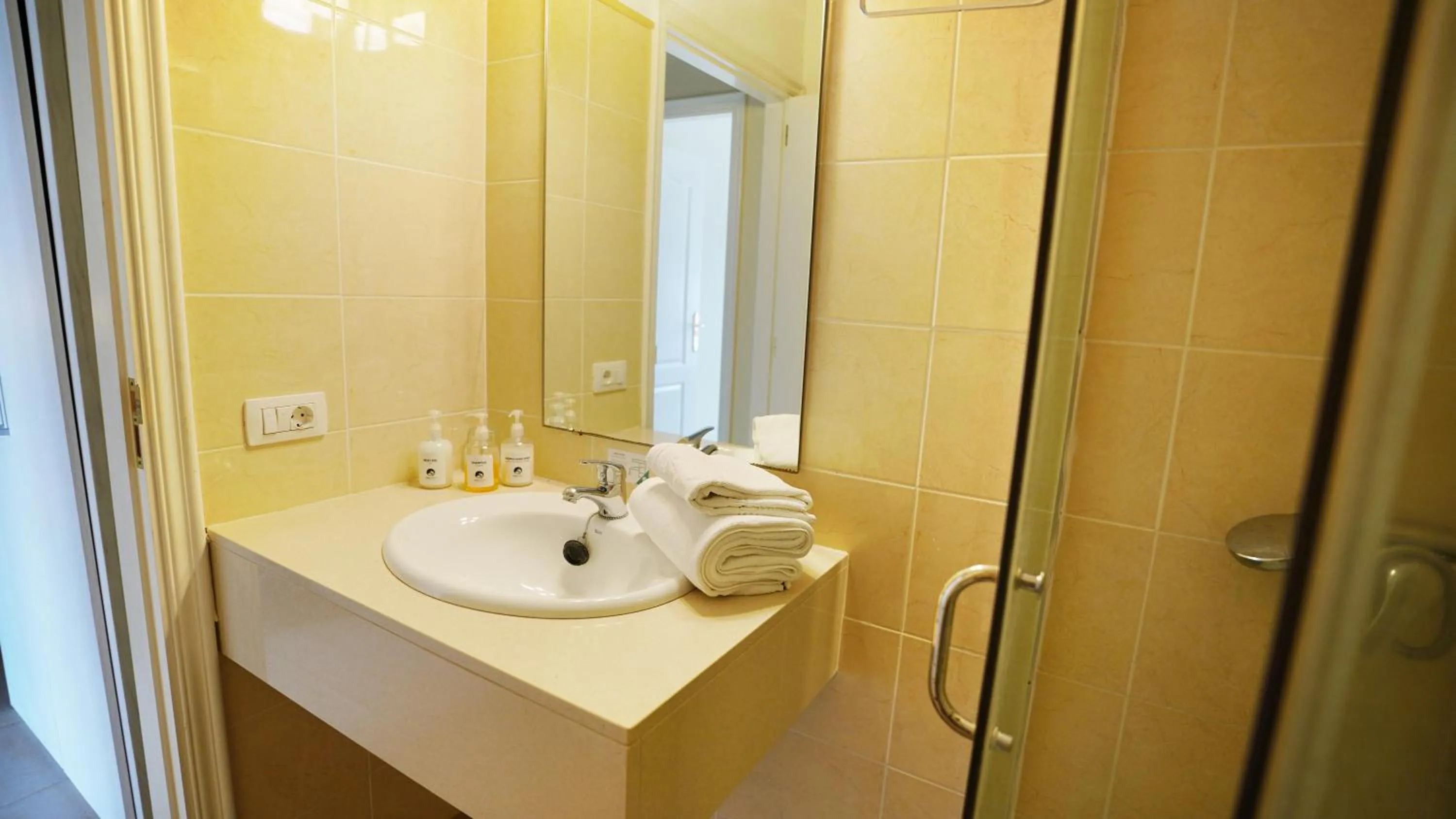 Bathroom in Coral Los Silos - Your Natural Accommodation Choice