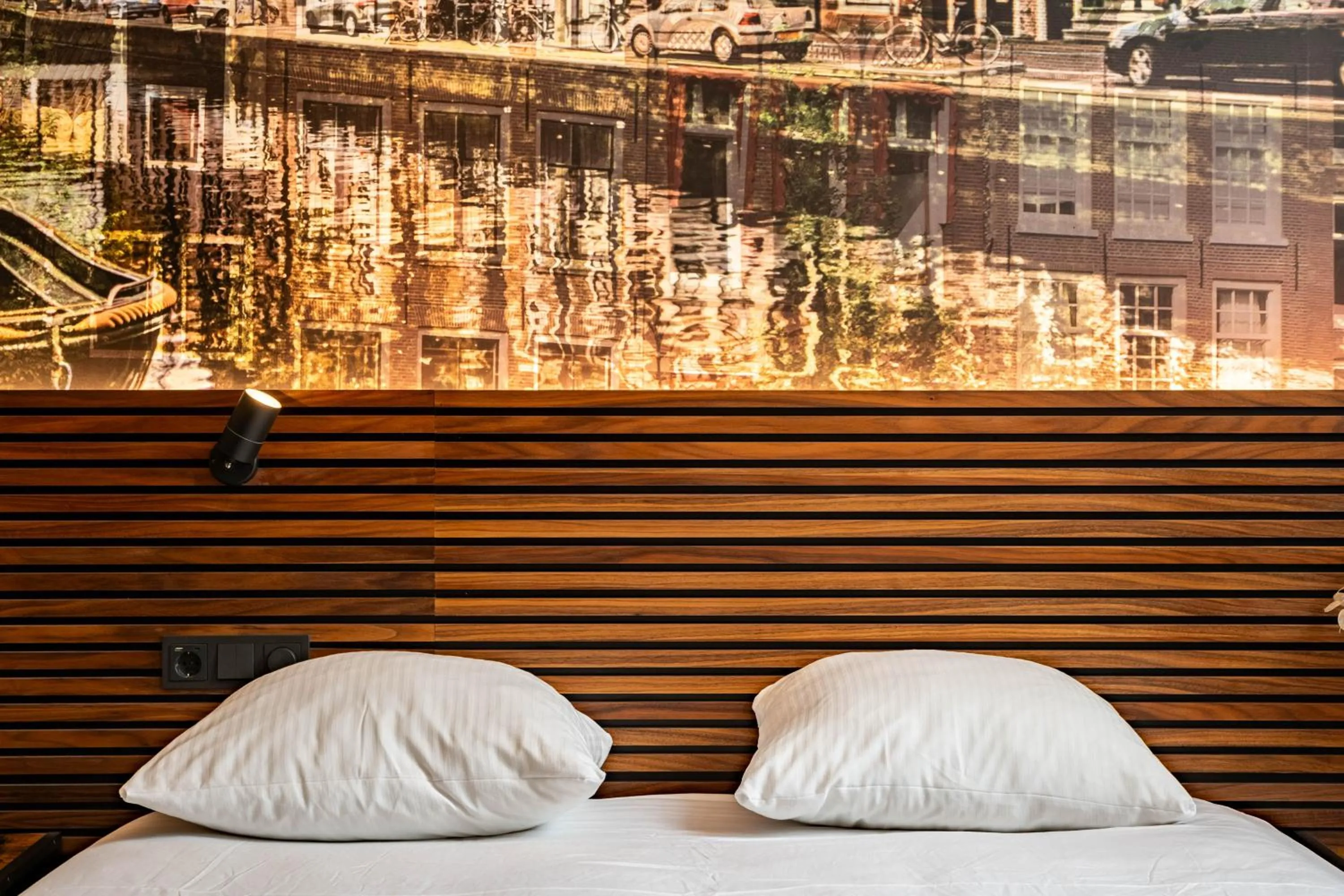 Bed in Historic Centre Hotel