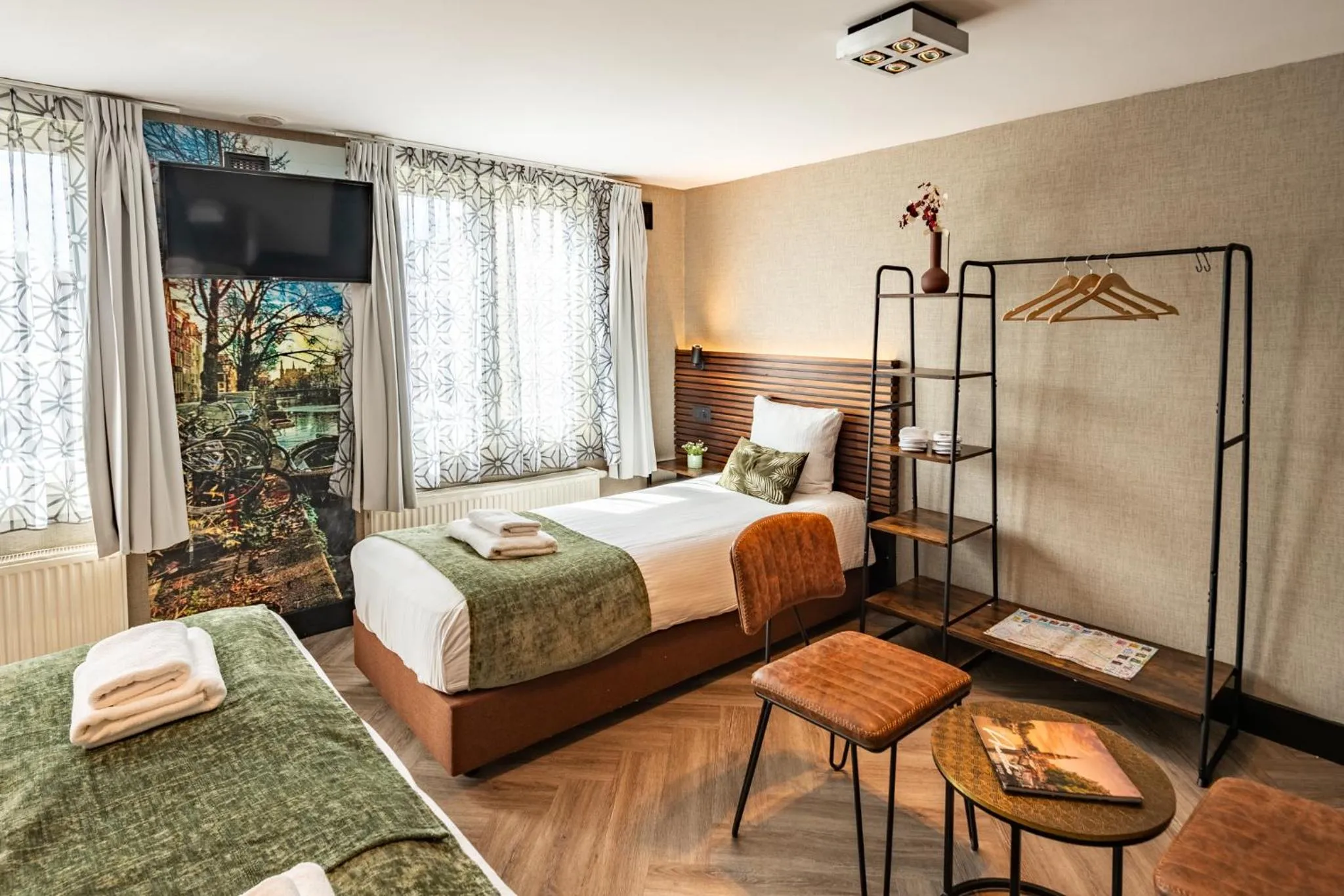 Bed in Historic Centre Hotel