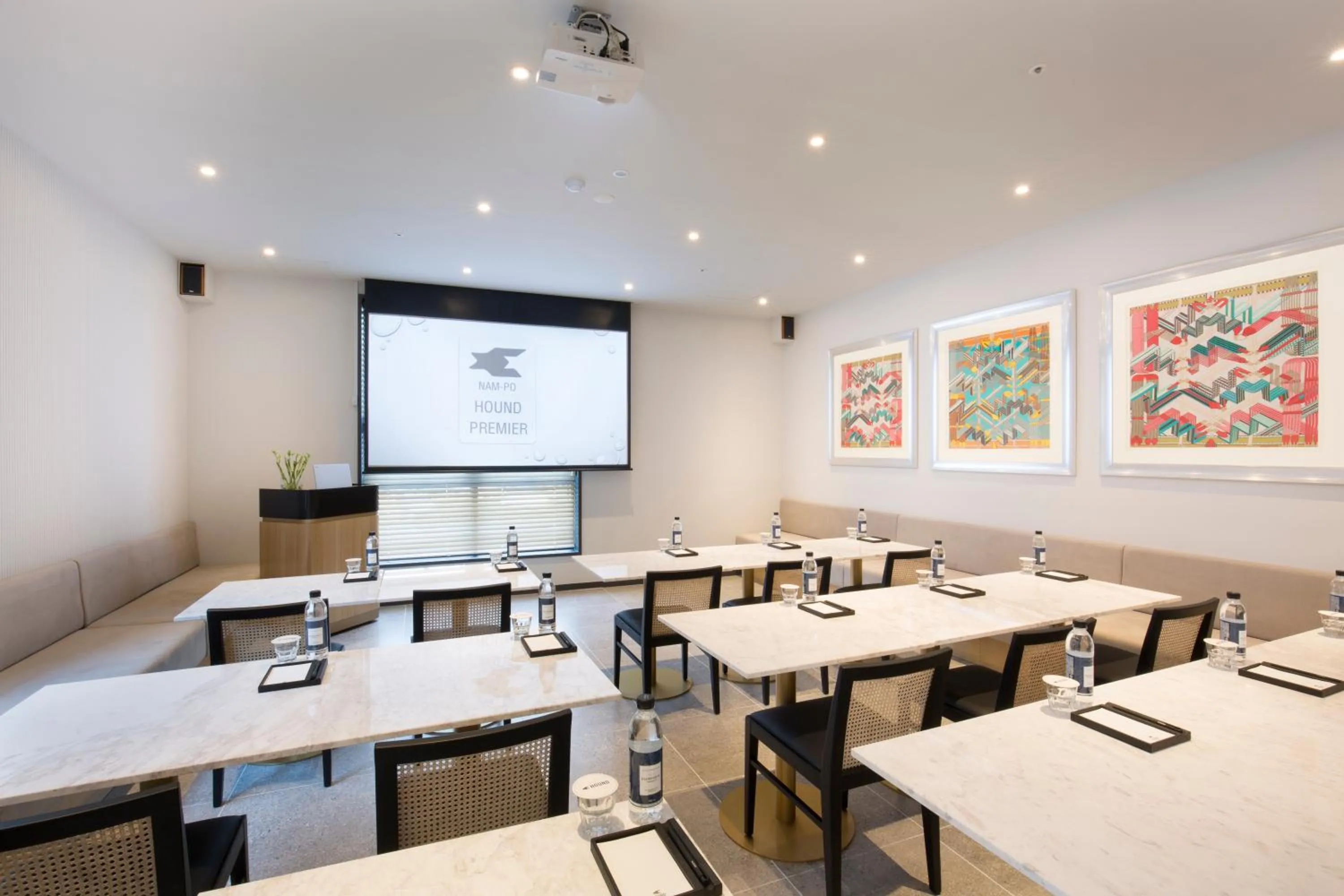 Nampo Hound Hotel Premier