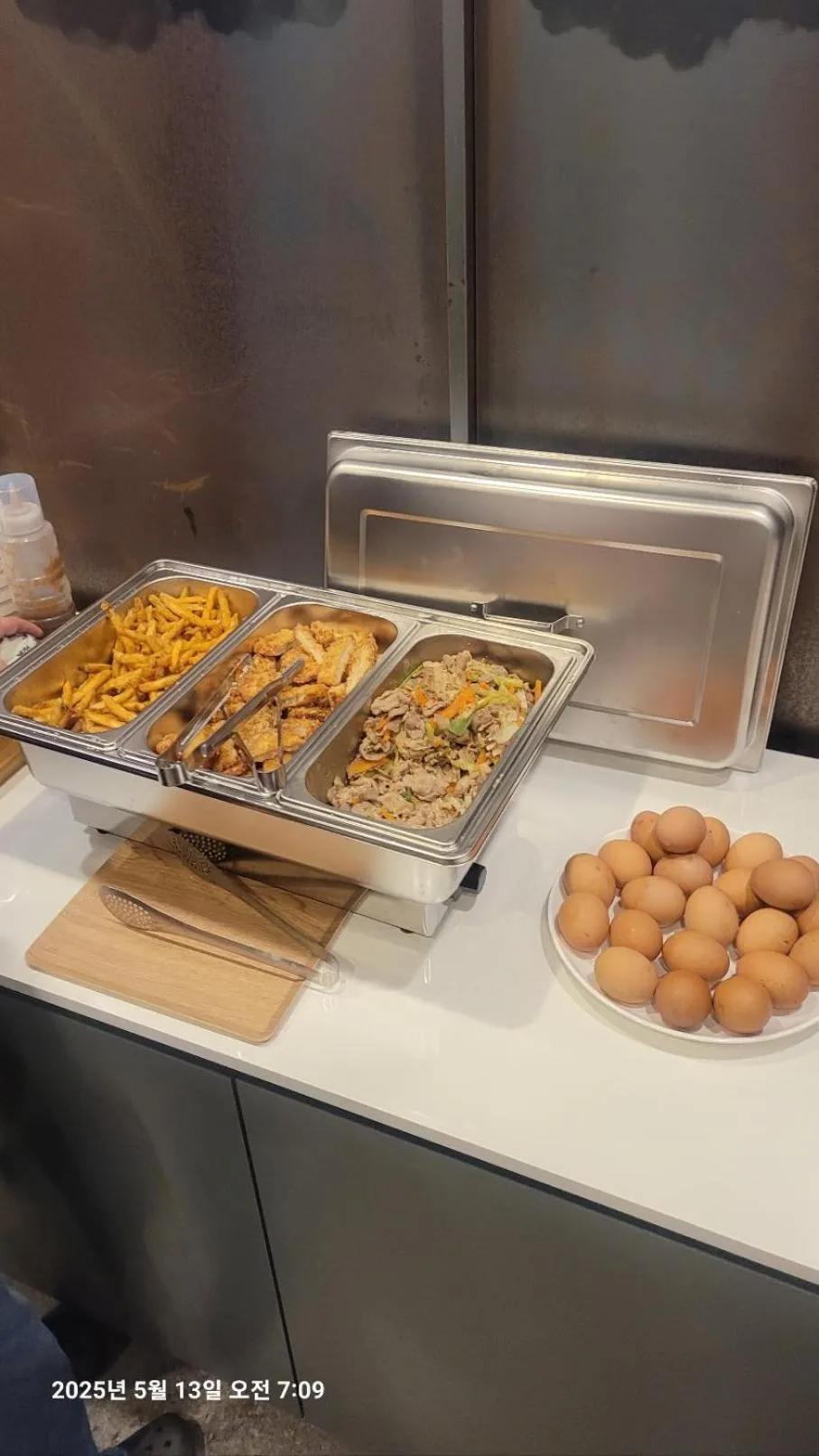 Brown-Dot Hotel Gupo