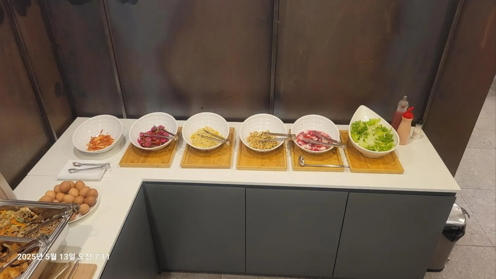 Brown-Dot Hotel Gupo