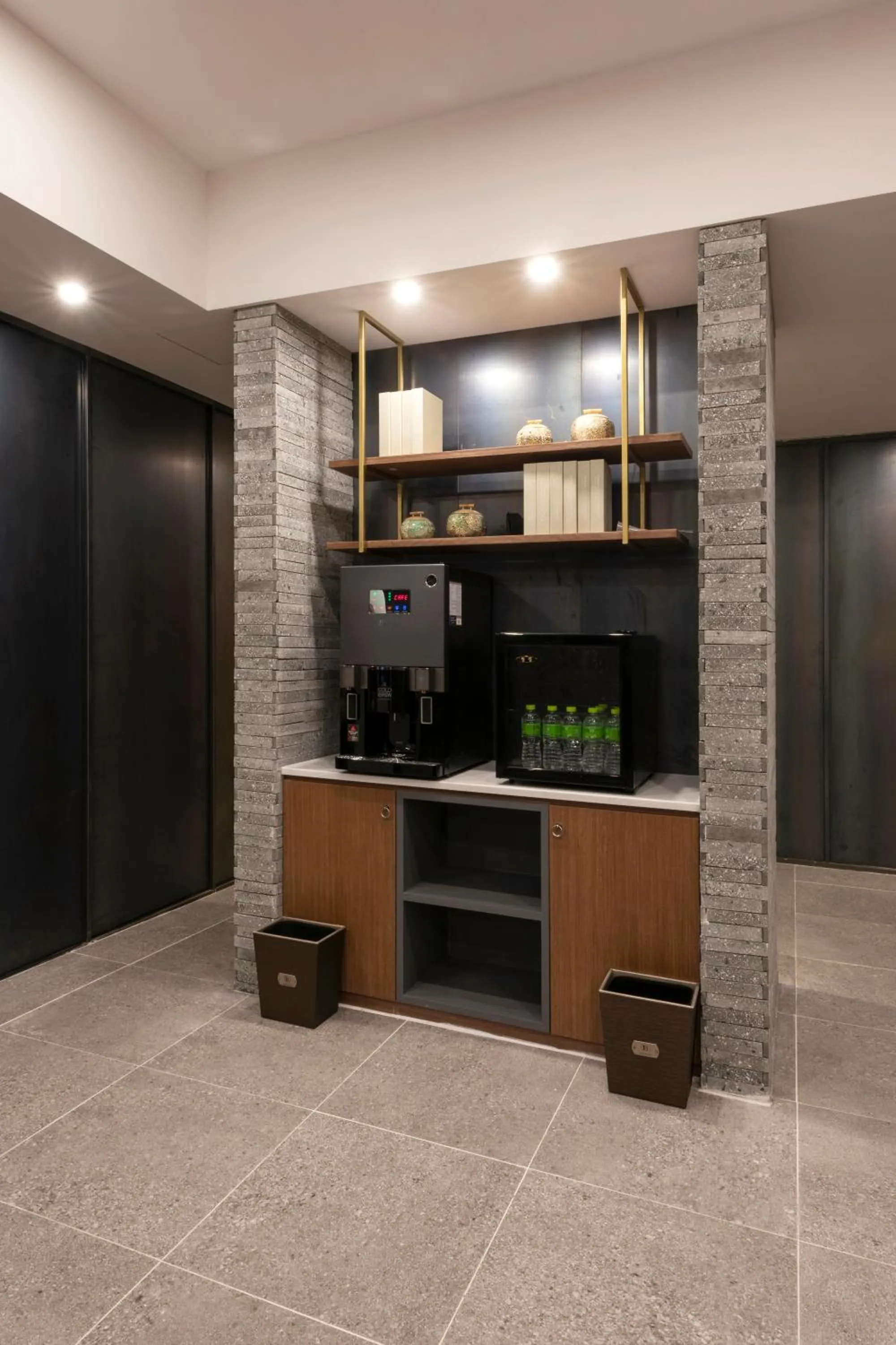 Brown-Dot Hotel Gupo