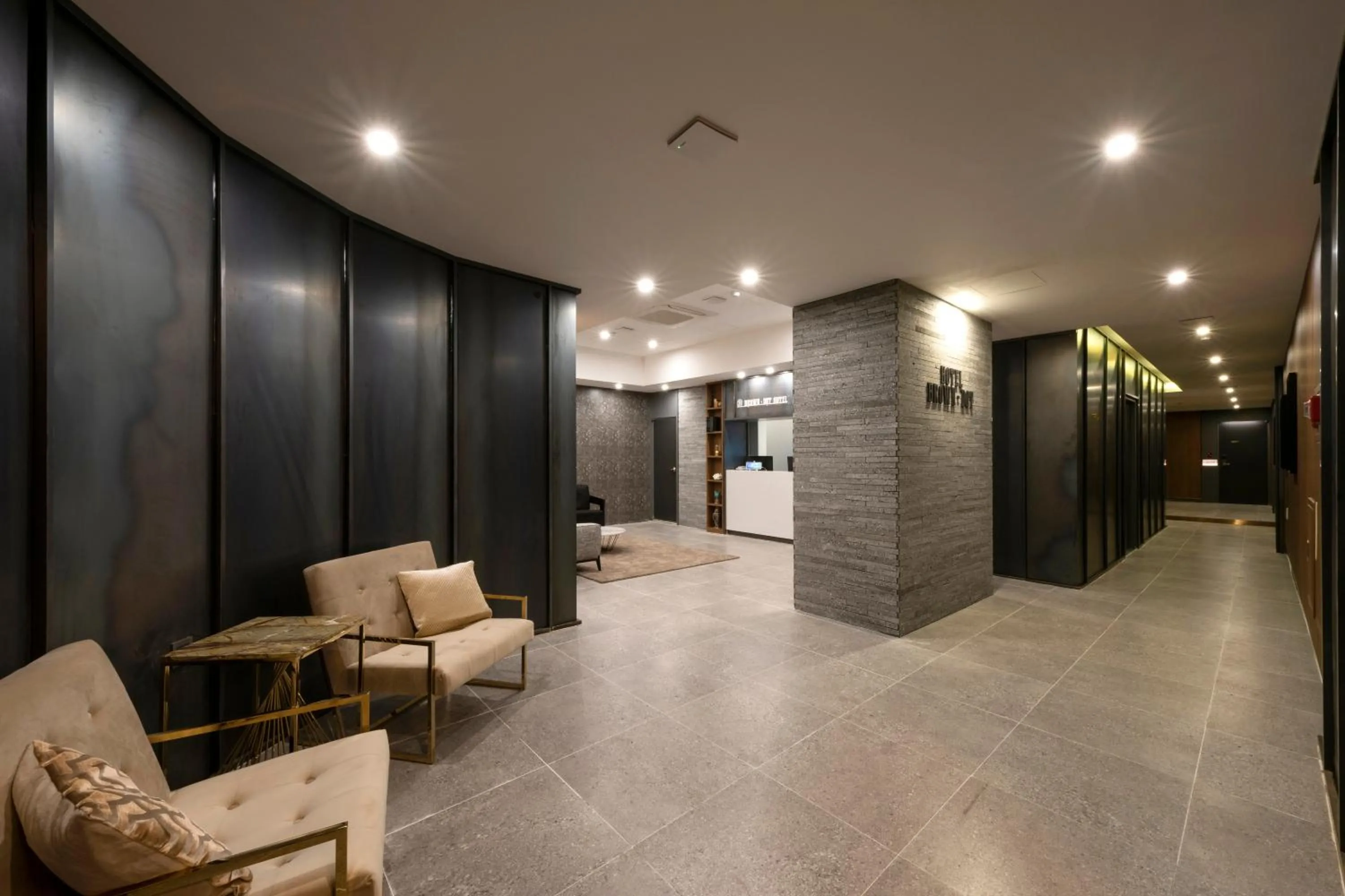 Brown-Dot Hotel Gupo