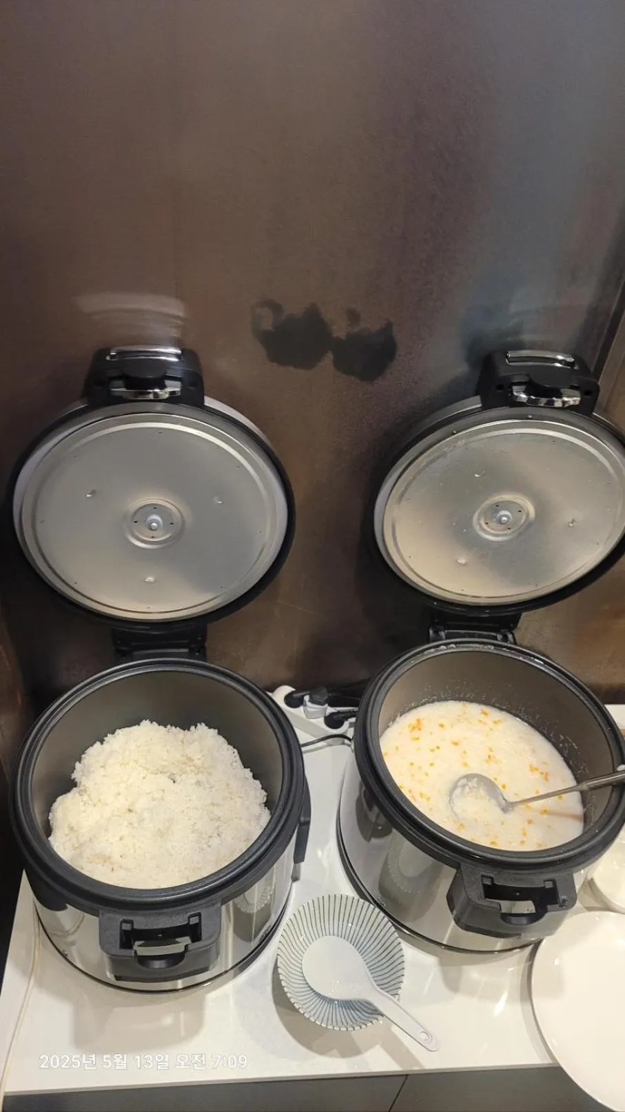 Brown-Dot Hotel Gupo