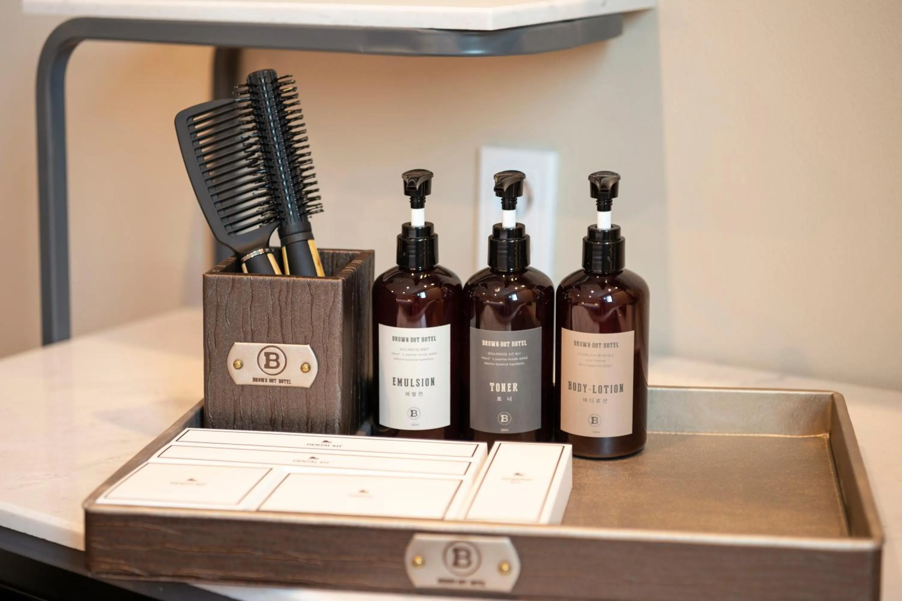 Brown-Dot Hotel Gupo