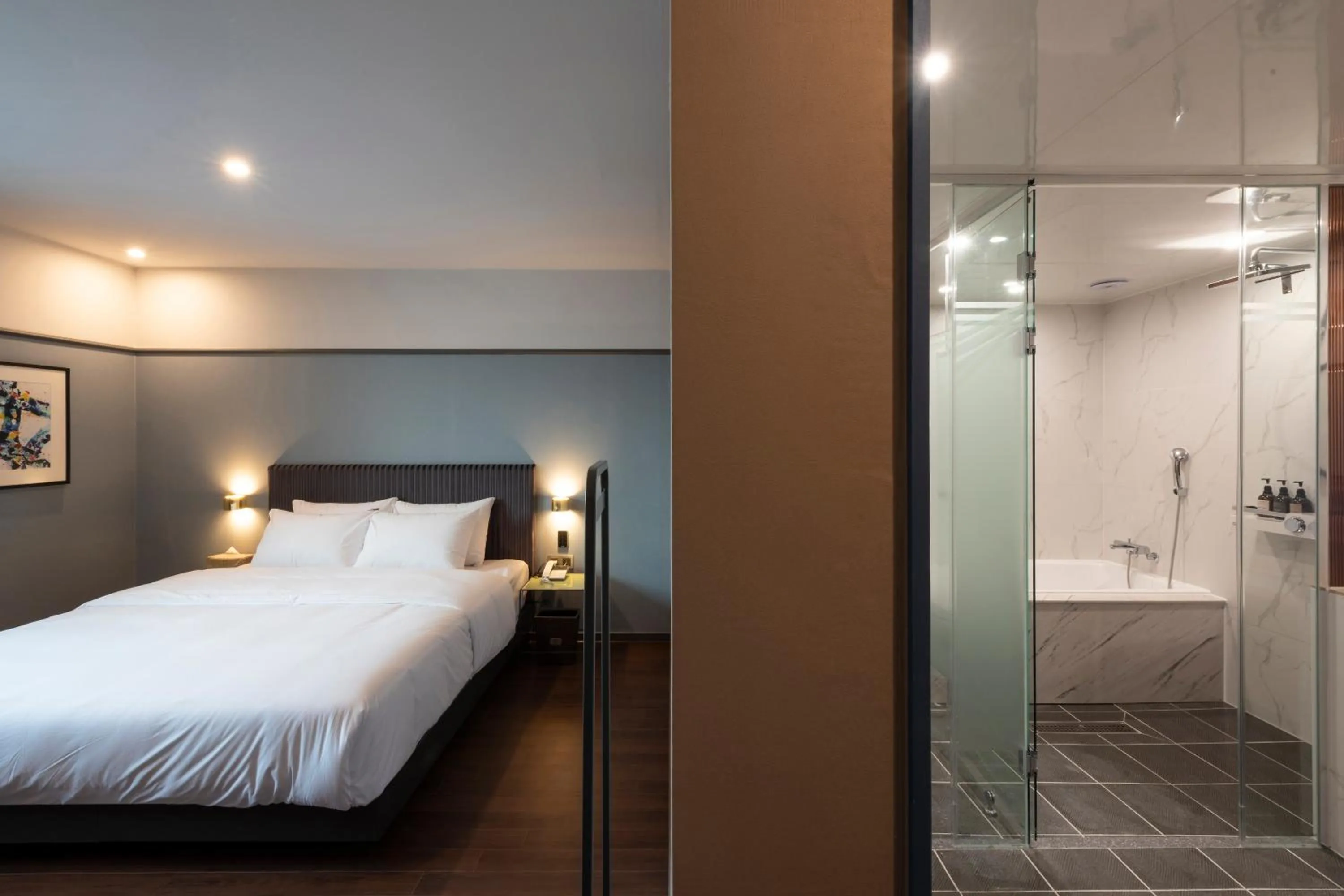 Bed in Brown-Dot Hotel Gupo