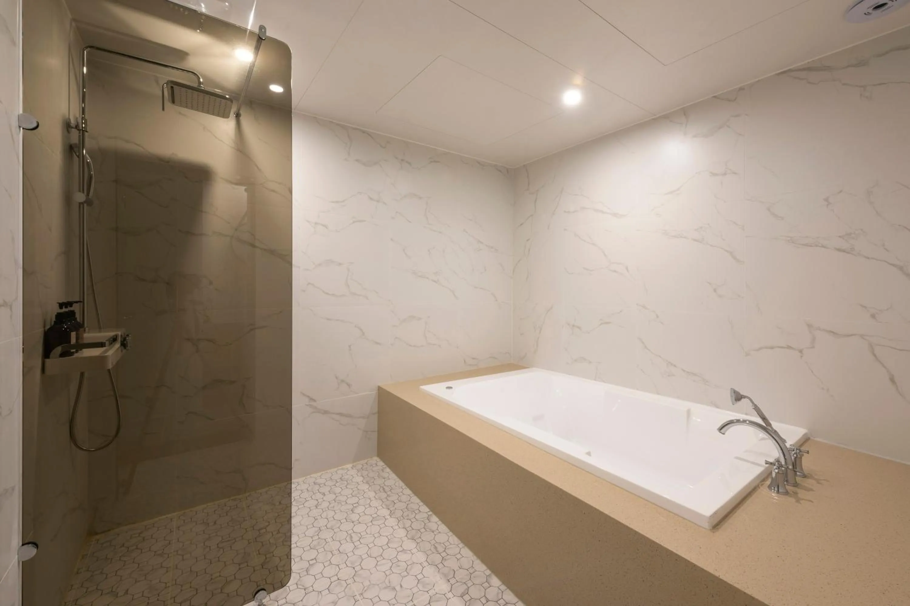 Brown-Dot Hotel Gupo