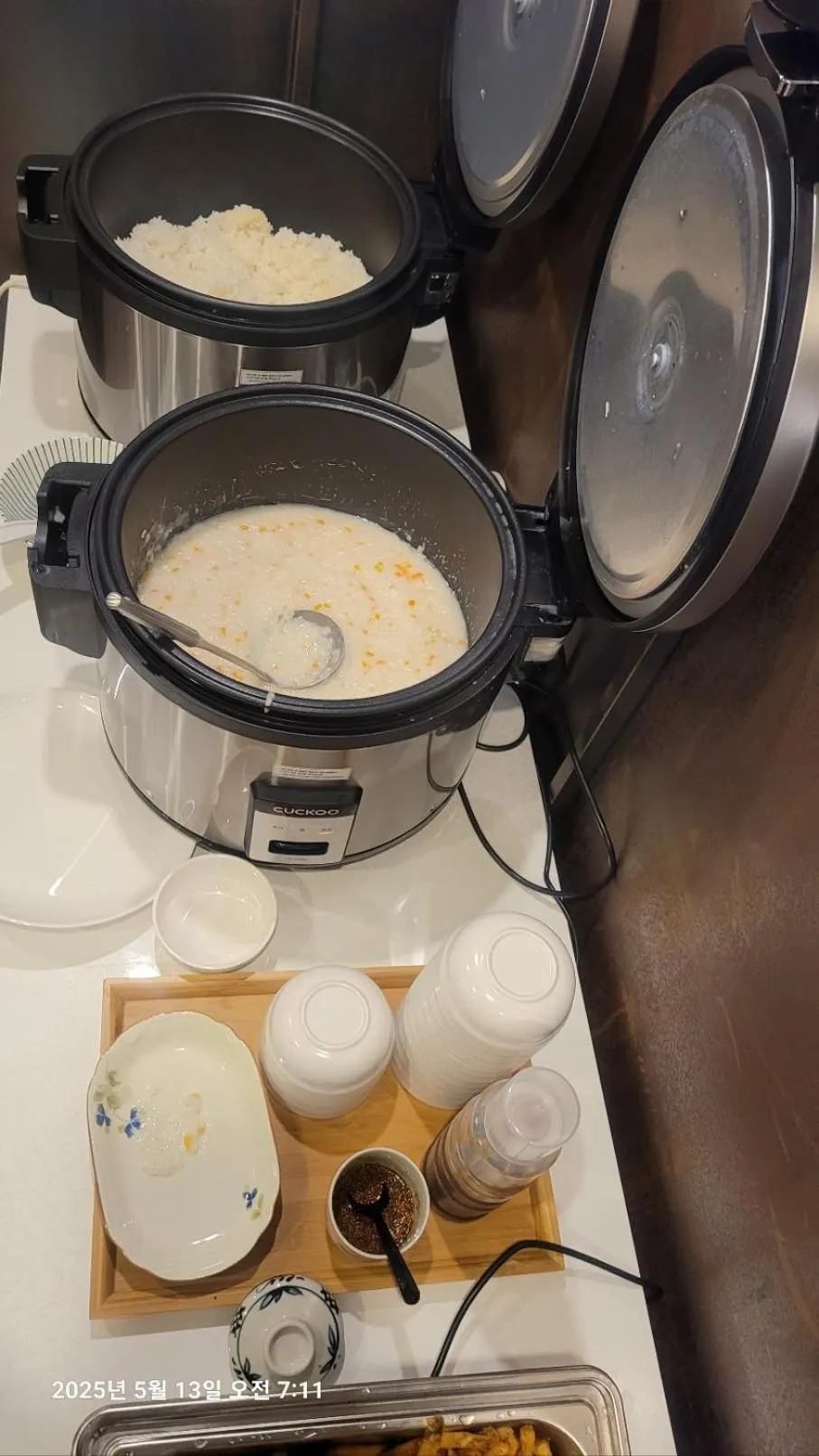 Brown-Dot Hotel Gupo