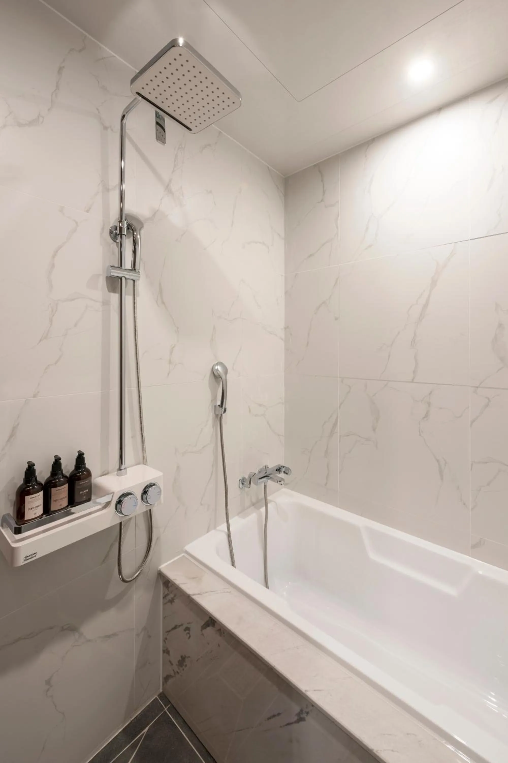 Brown-Dot Hotel Gupo