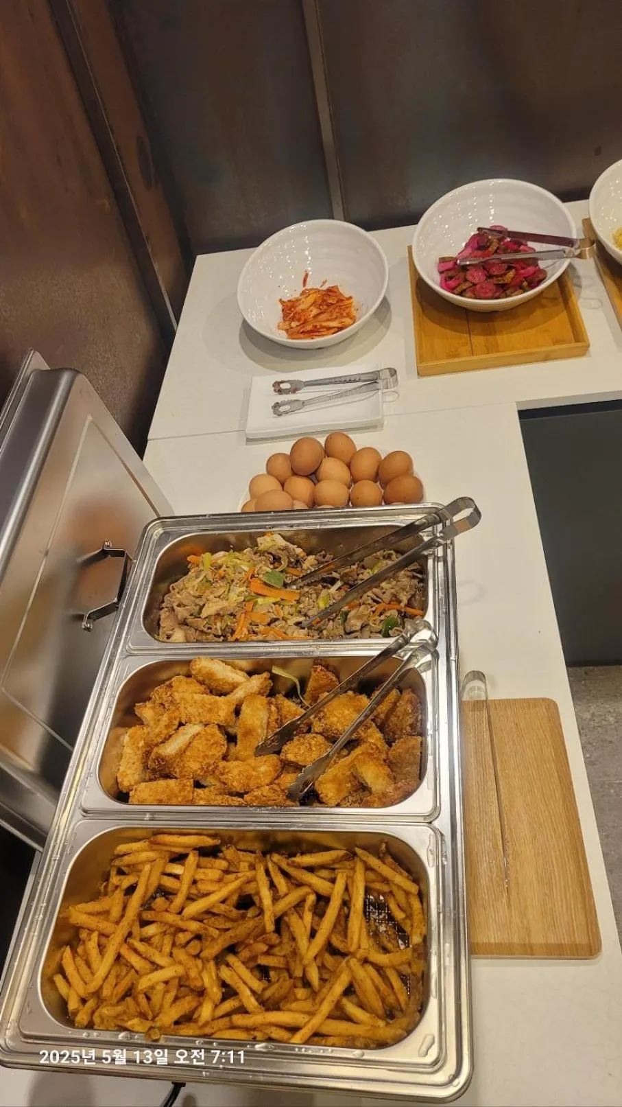 Brown-Dot Hotel Gupo