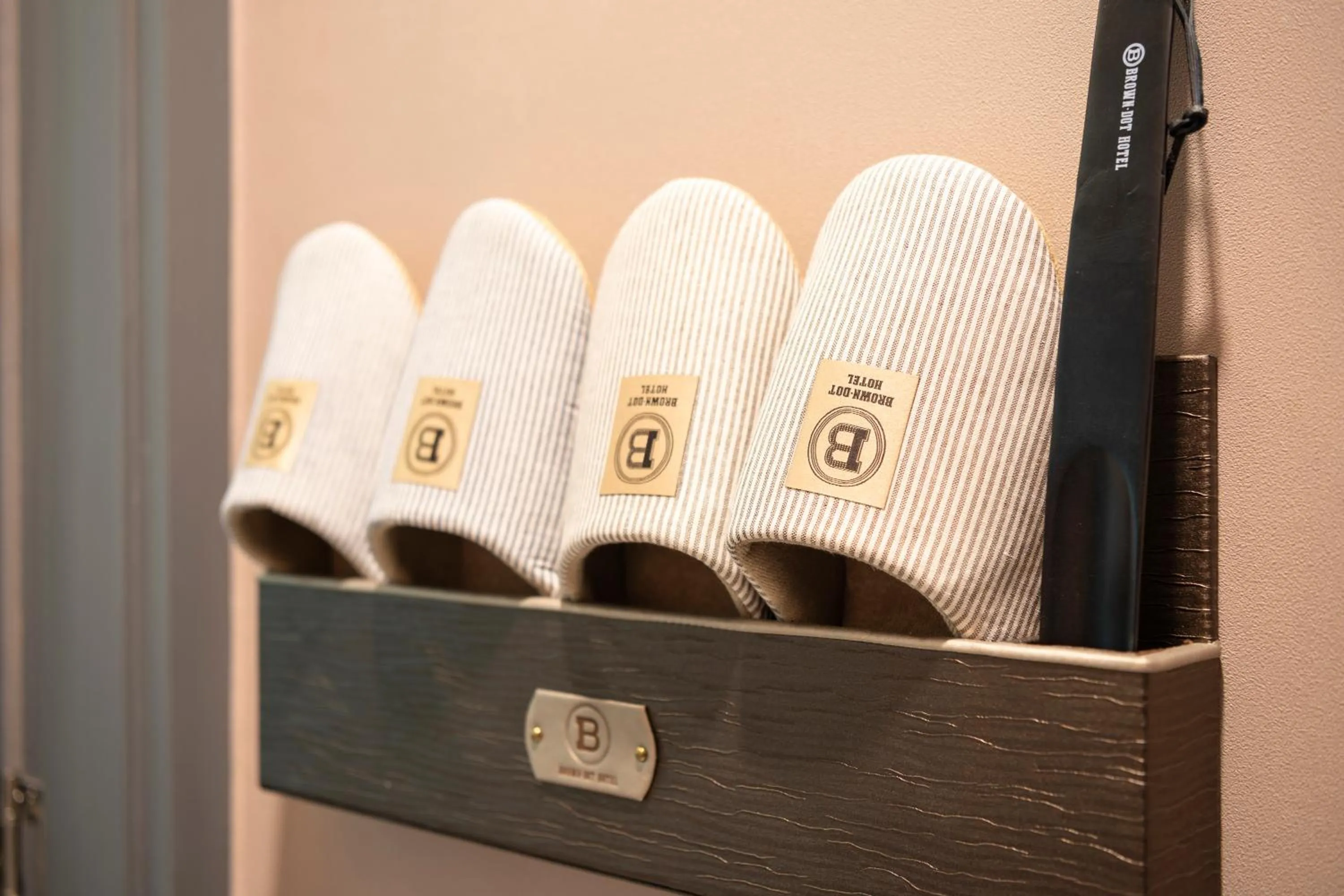 Brown-Dot Hotel Gupo