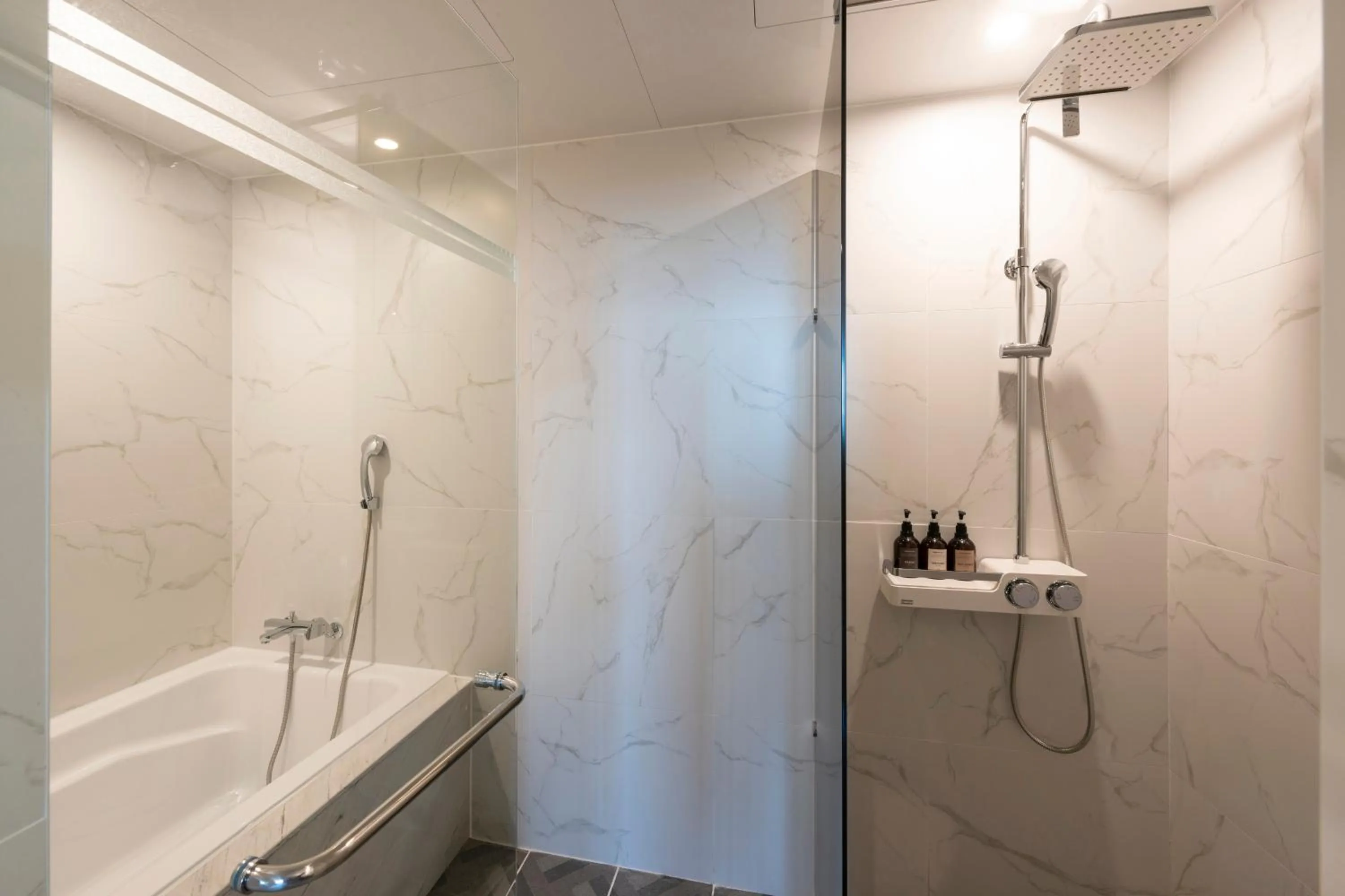 Brown-Dot Hotel Gupo