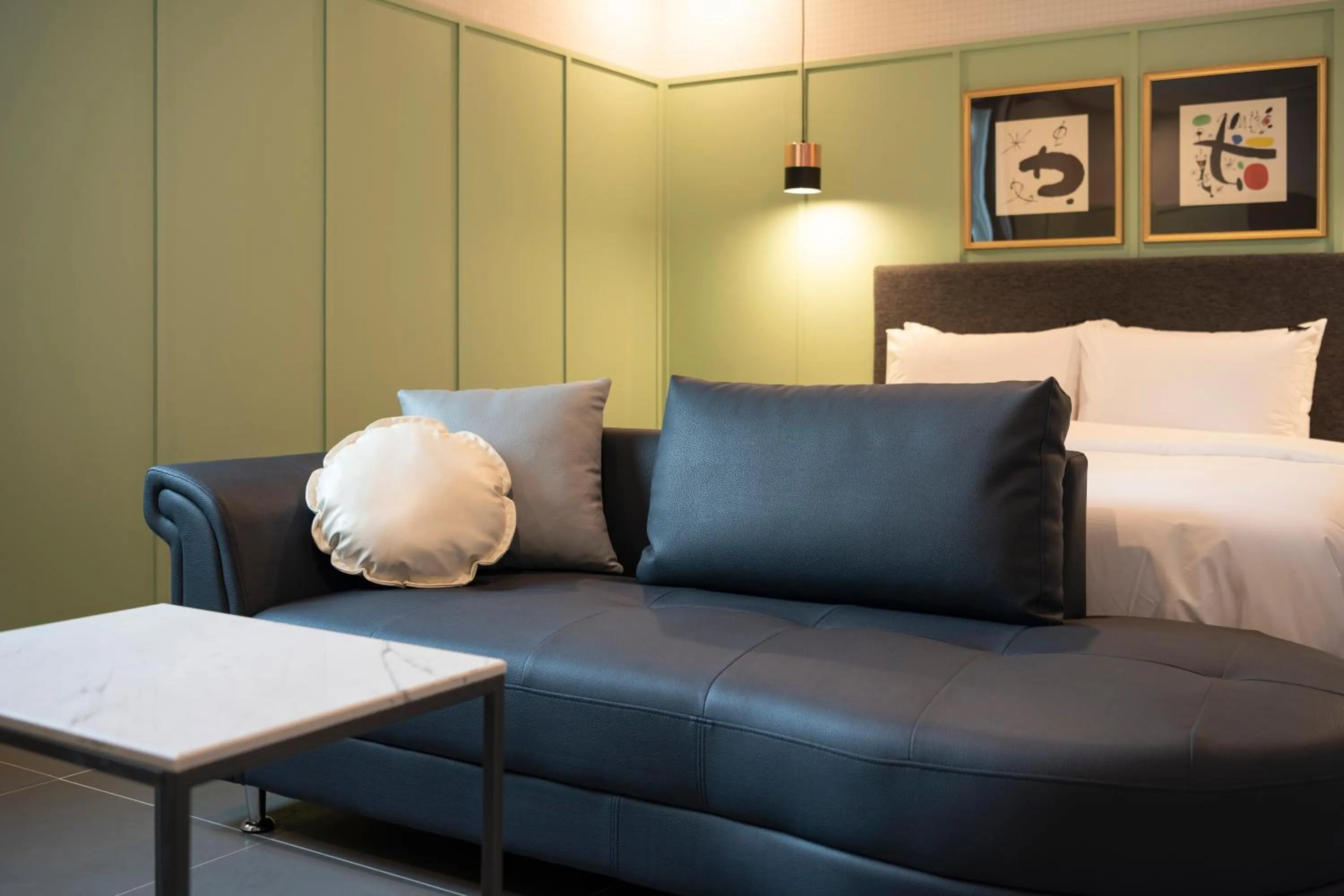 Bed in Brown-Dot Hotel Gupo