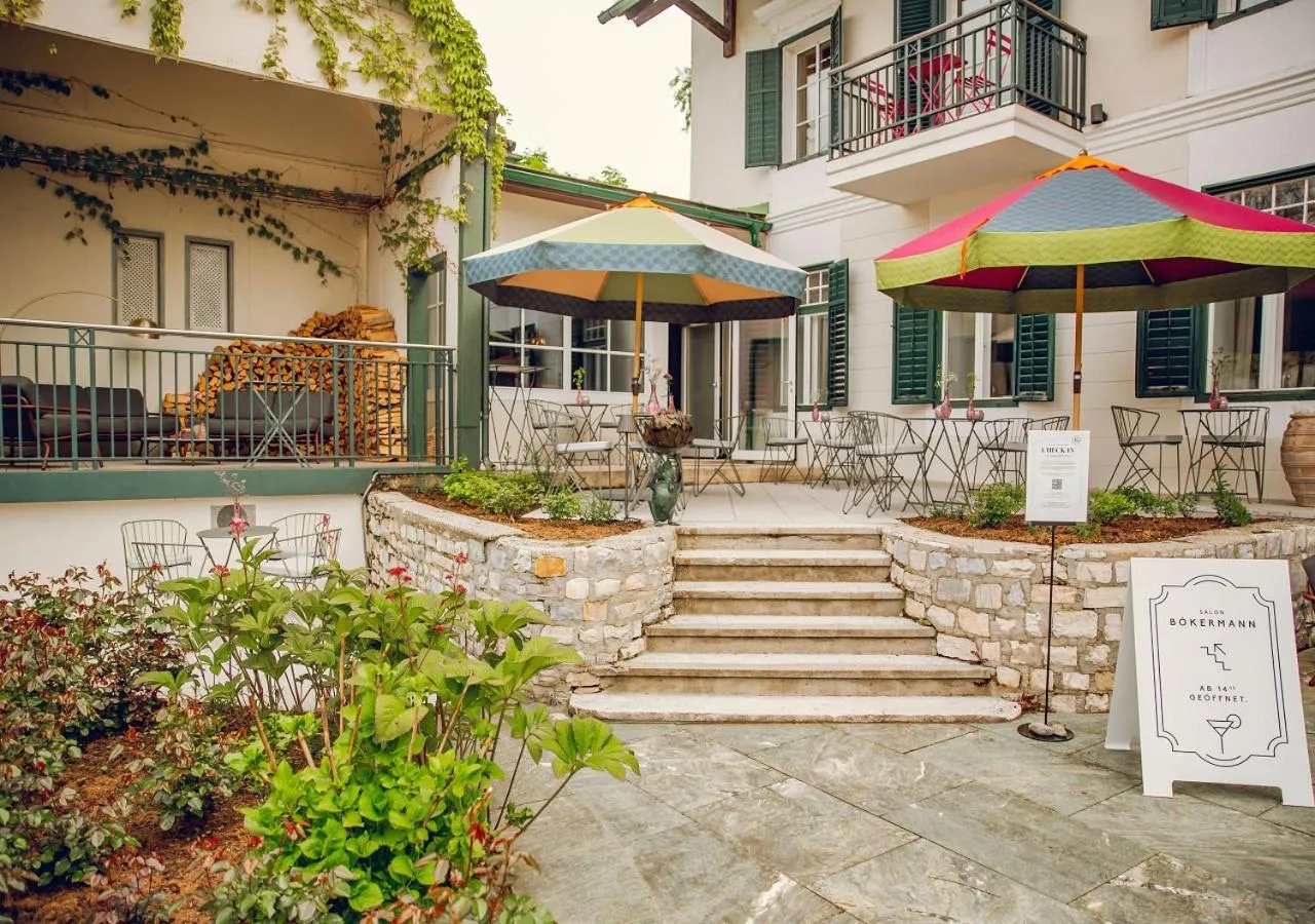 Restaurant/places to eat in Villa Bulfon