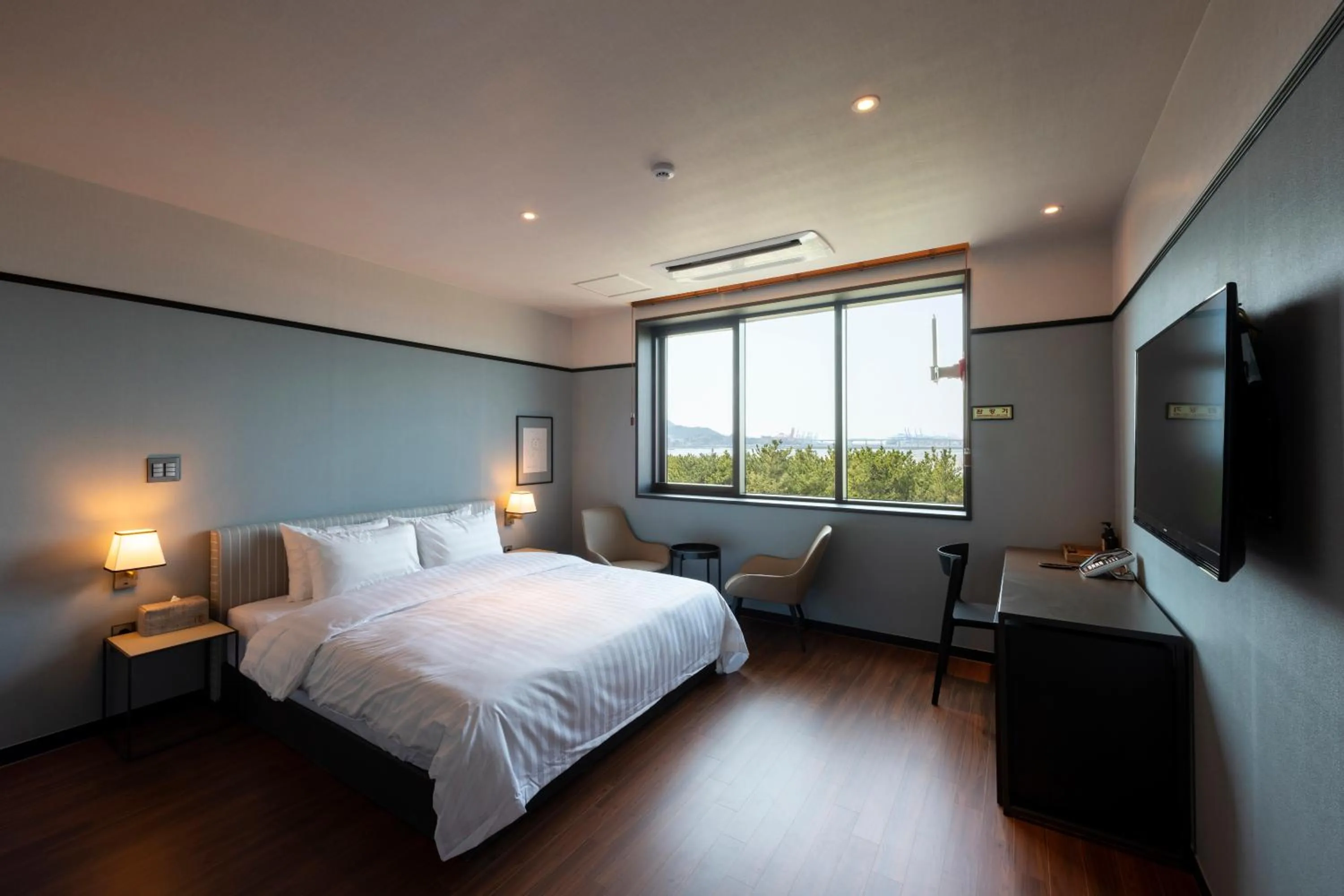 Bed in Brown-Dot Hotel Shinho