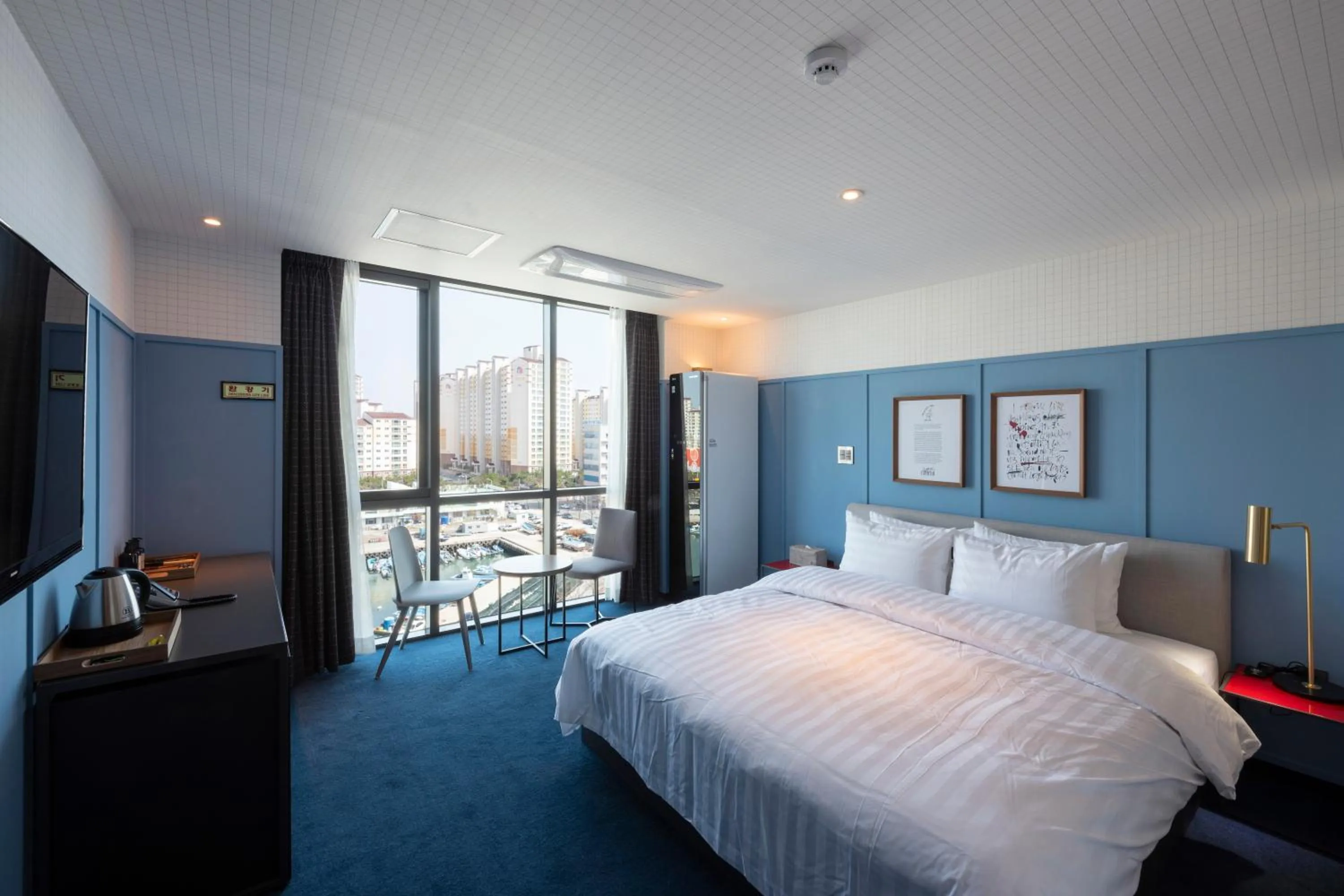 Bed in Brown-Dot Hotel Shinho