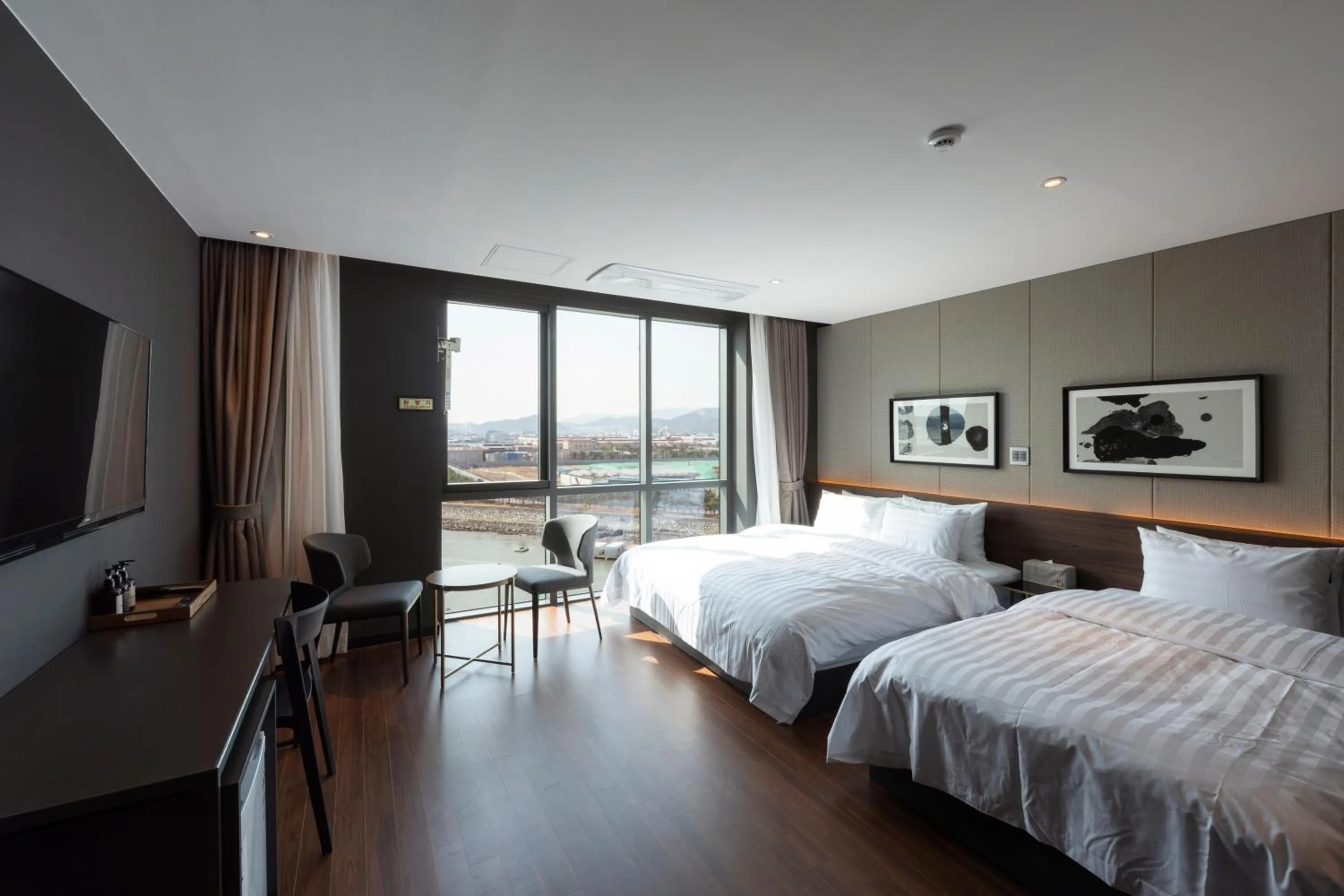 Bed in Brown-Dot Hotel Shinho