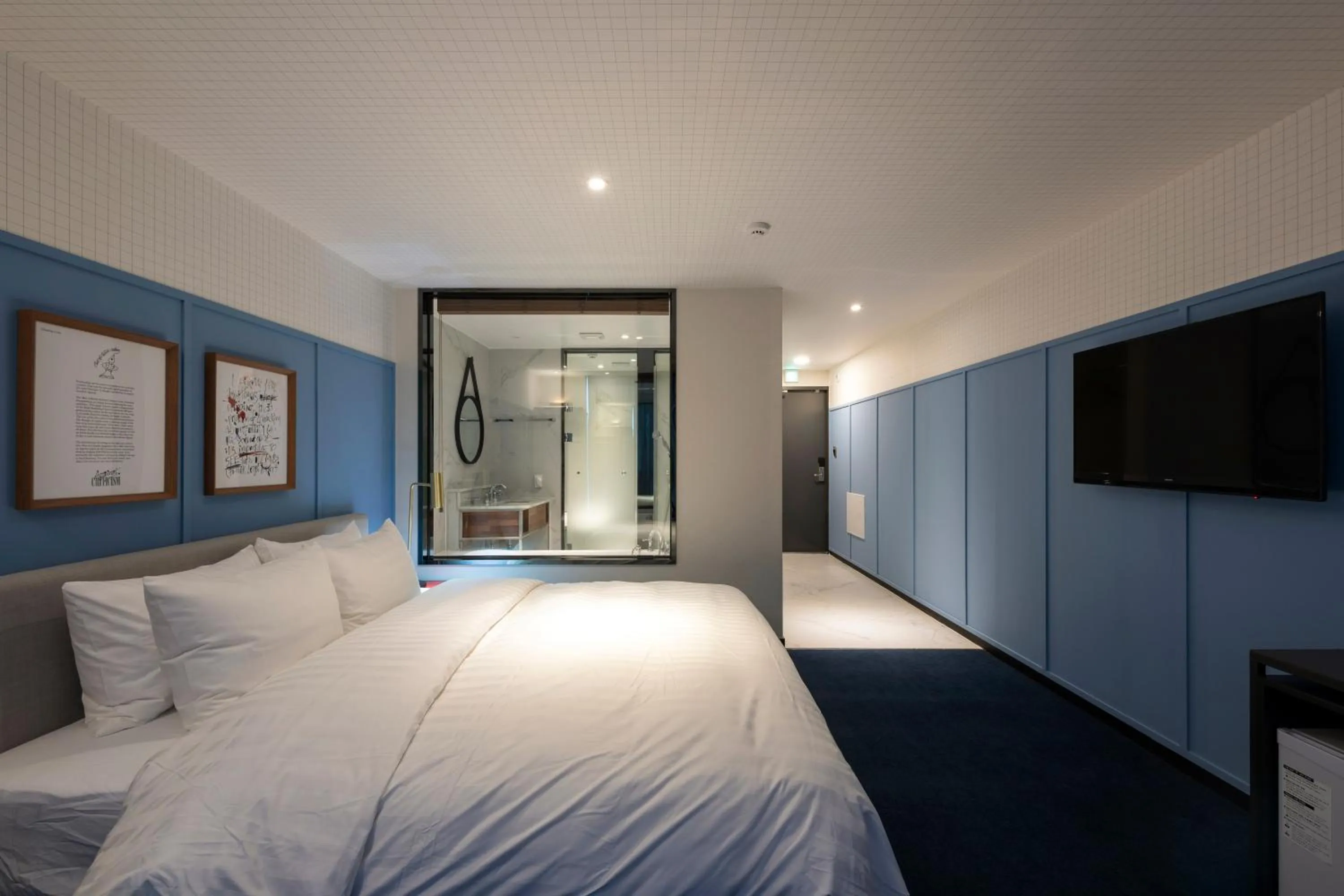 Bed in Brown-Dot Hotel Shinho