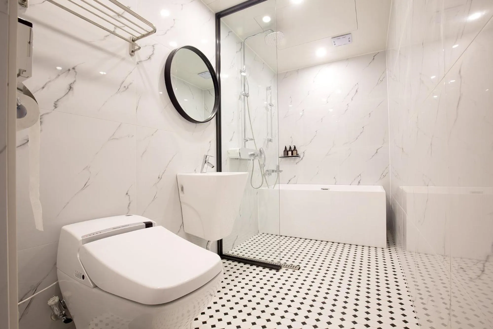 Bathroom in Brown-Dot Hotel Choeup