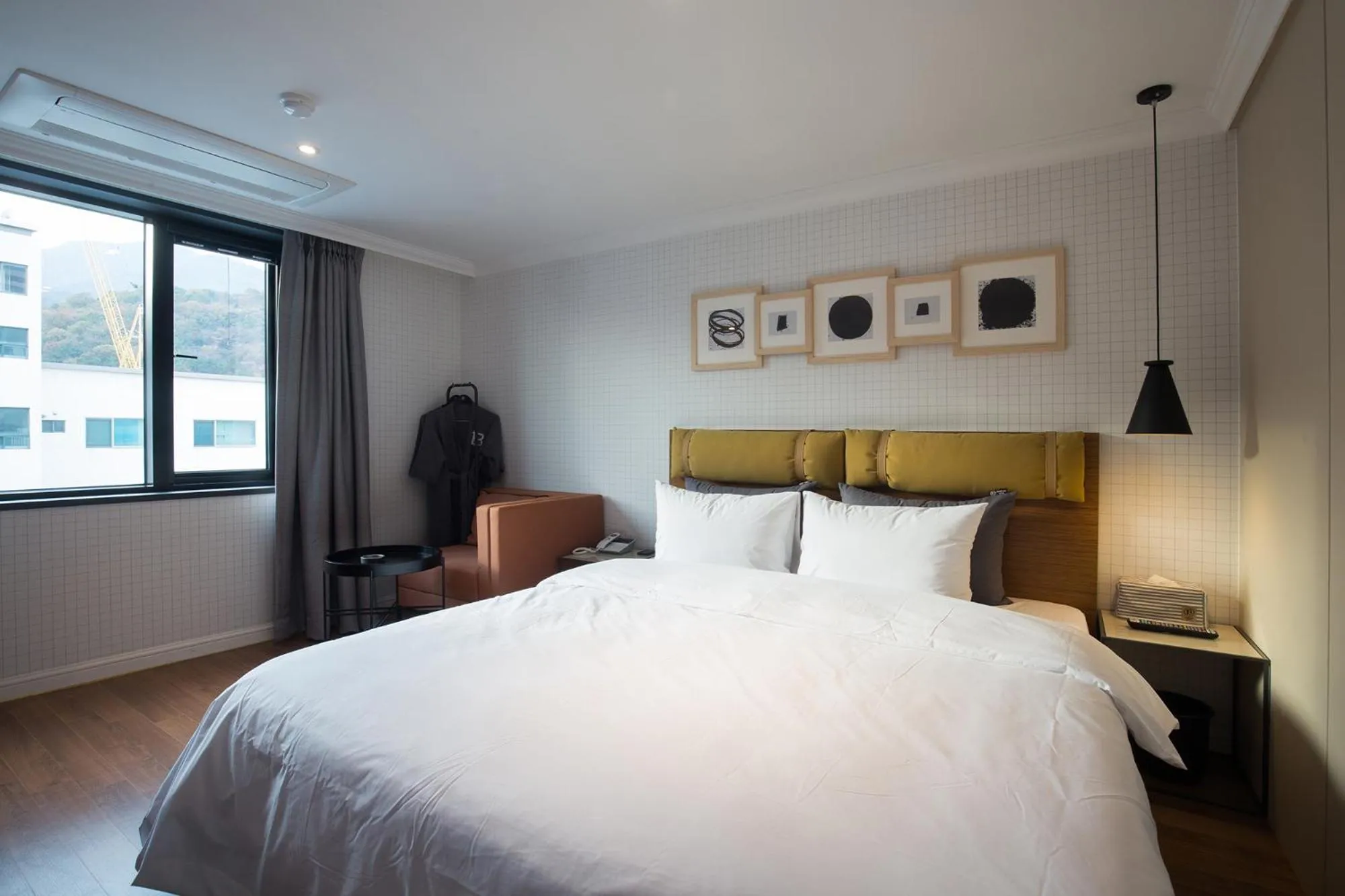 Bedroom, Bed in Brown-Dot Hotel Choeup