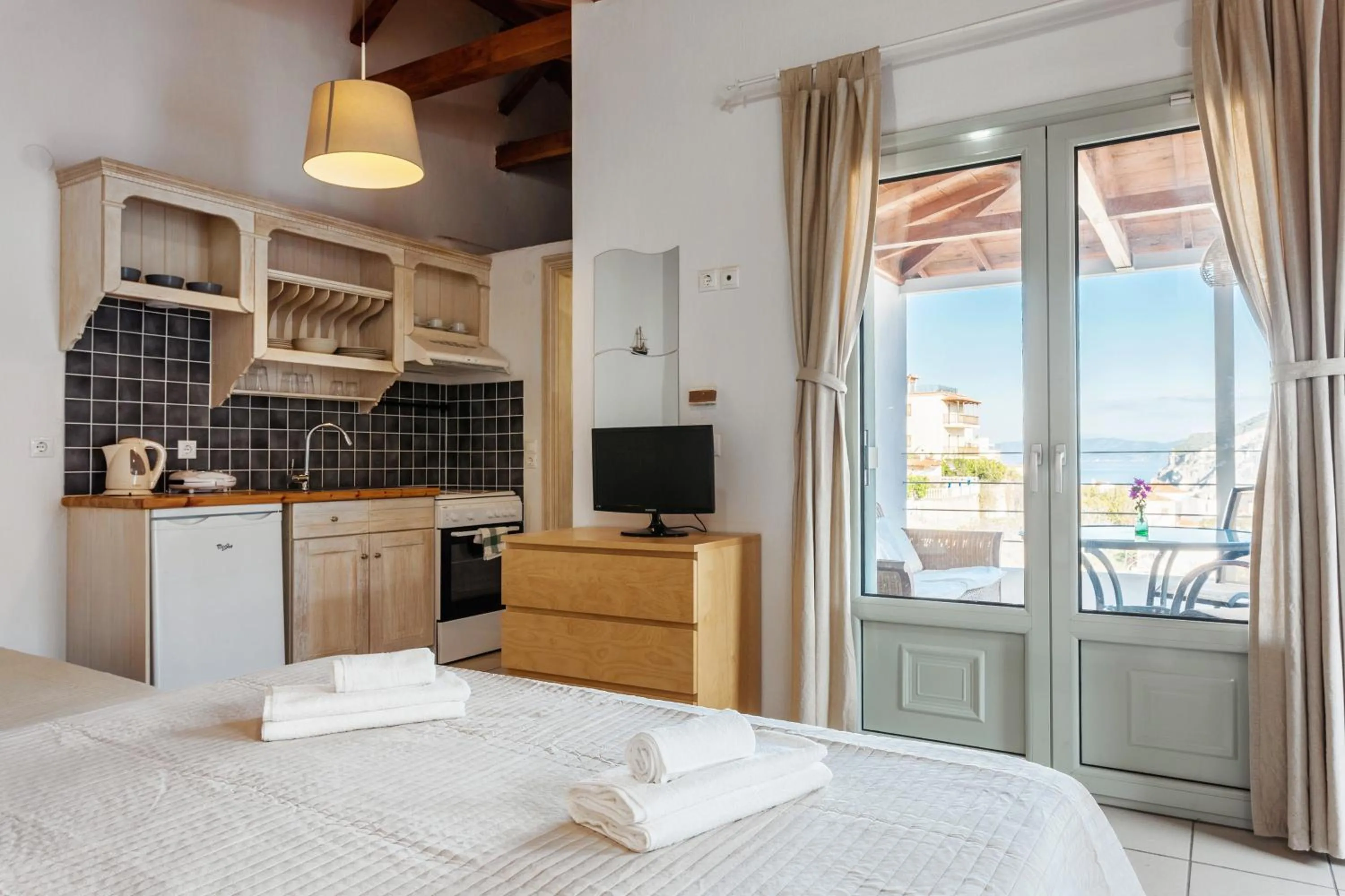 Kitchen or kitchenette, Bed in Thea Home Hotel by Booking Kottas