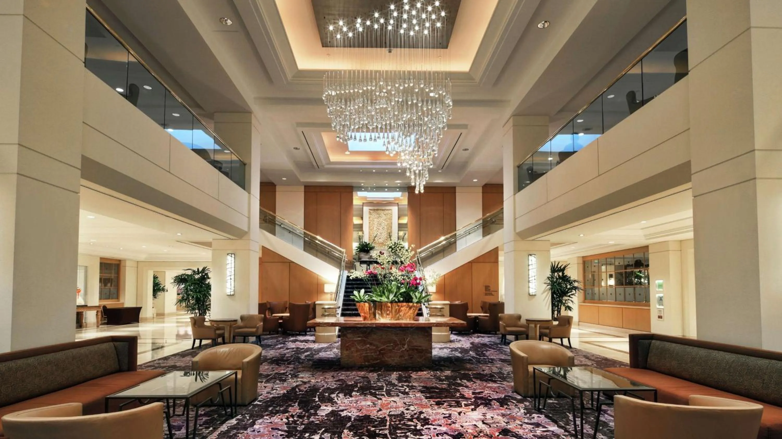 Lobby or reception in Hilton Los Angeles Airport