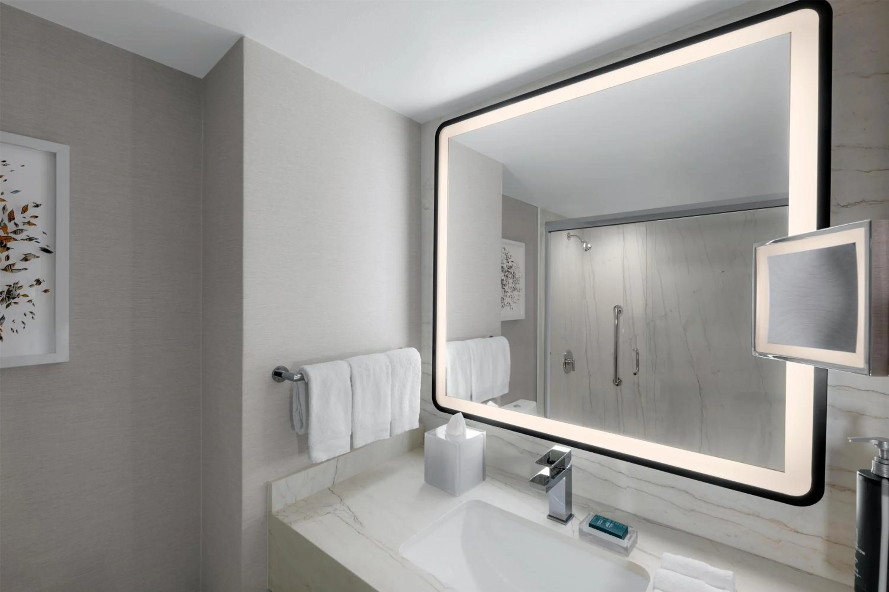 Bathroom in Hilton Los Angeles Airport