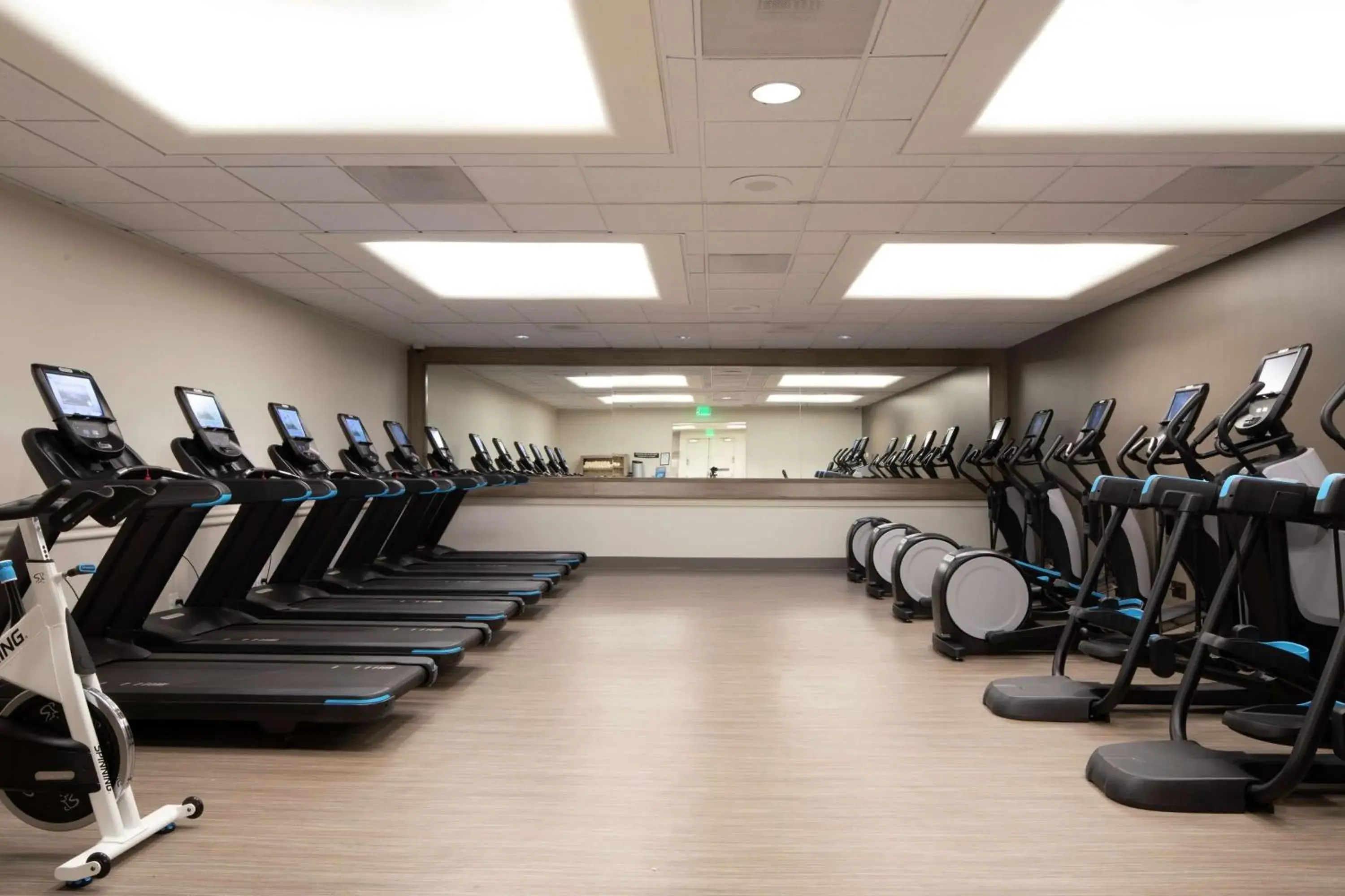 Fitness centre/facilities in Hilton Los Angeles Airport Fitness centre/facilities in Hilton Los Angeles Airport