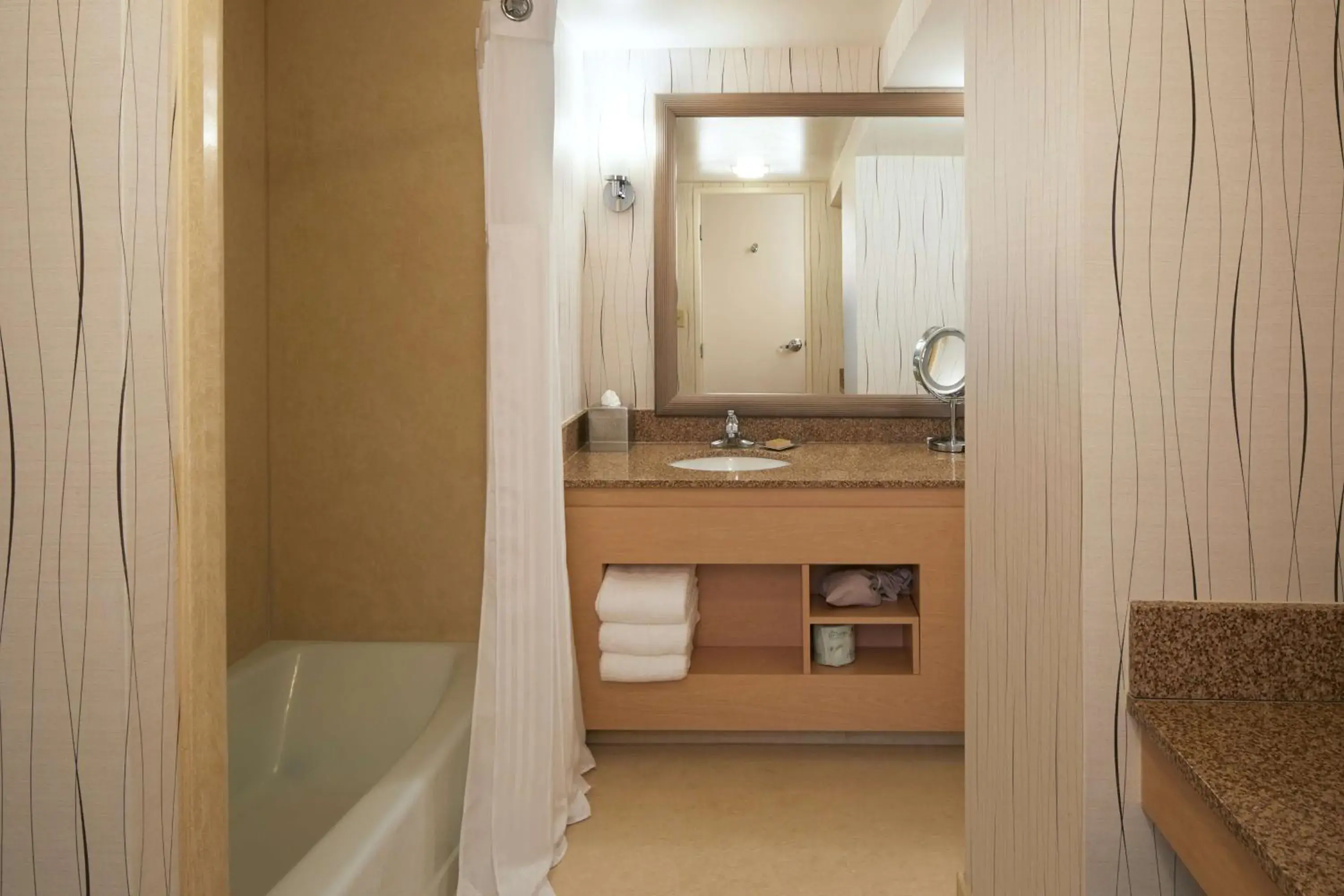 Bathroom in Hilton Los Angeles Airport Bathroom in Hilton Los Angeles Airport